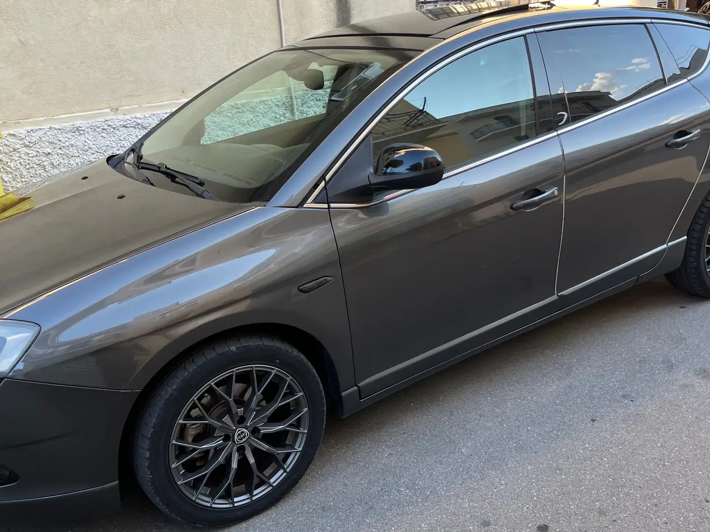Lancia Delta Delta III 2008 1.6 mjt Silver 120cv siva - 2