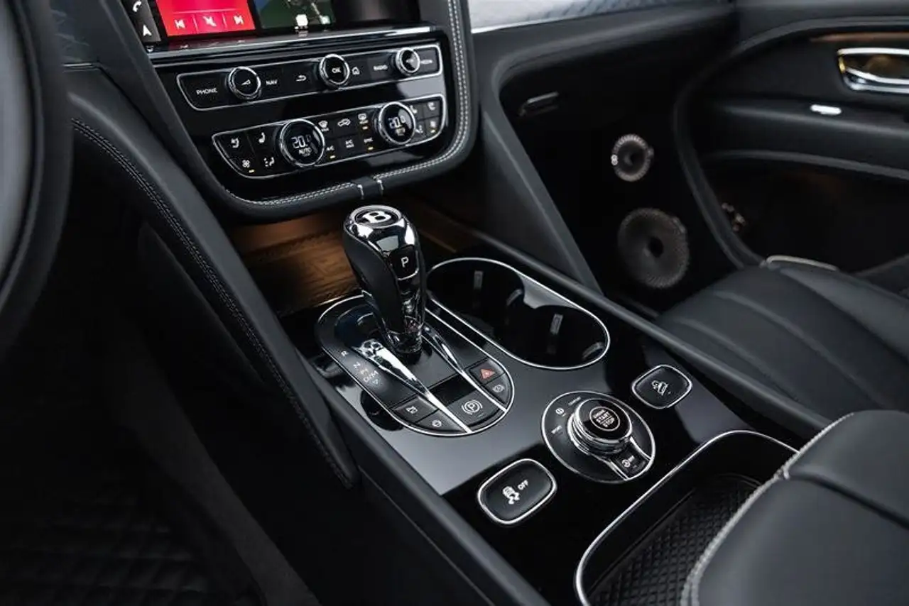 Bentley Bentayga снимка Bentley Bentayga