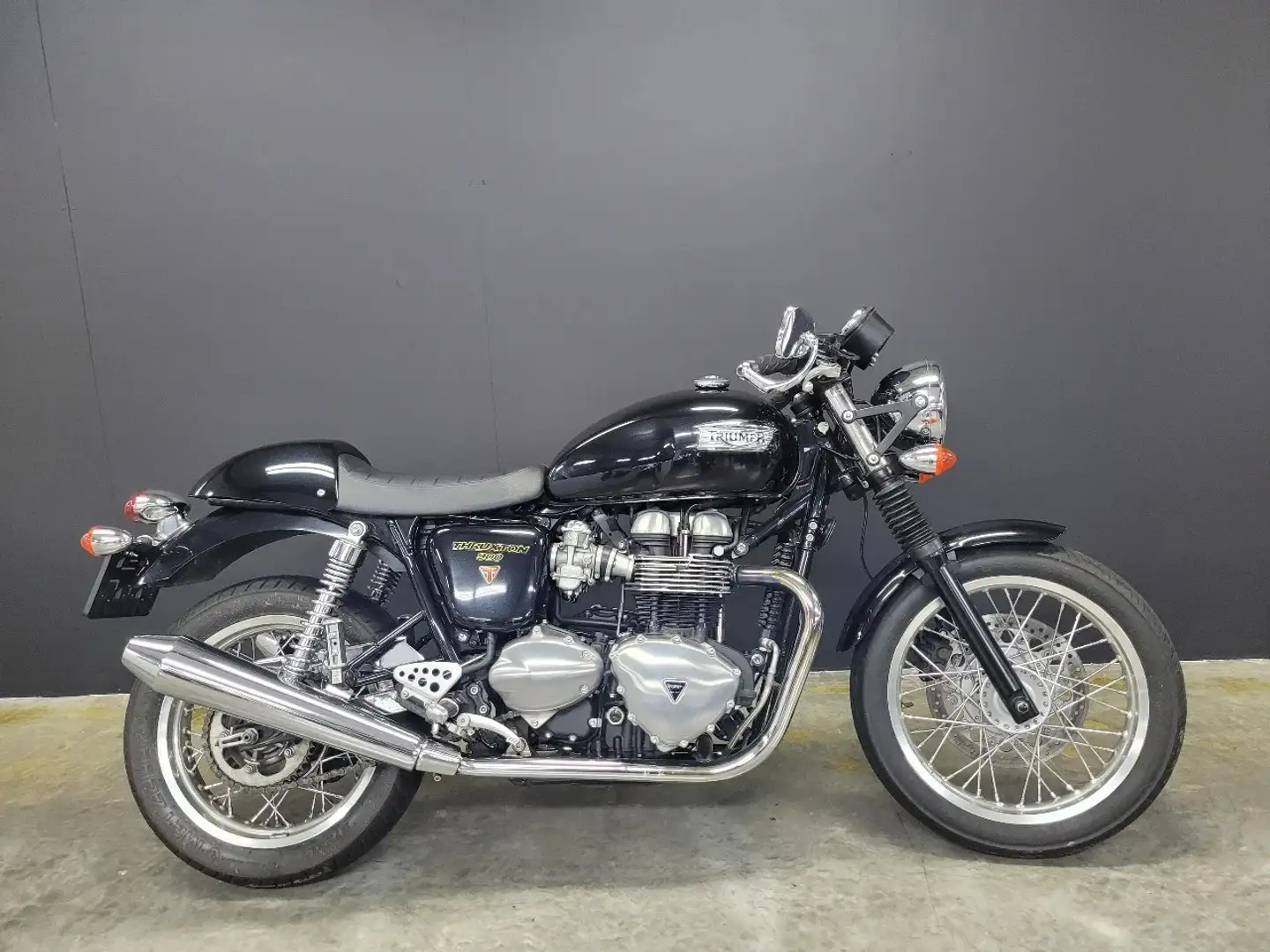 Triumph Thruxton 900 - 2