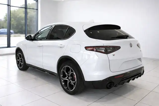 Alfa Romeo Stelvio view 3