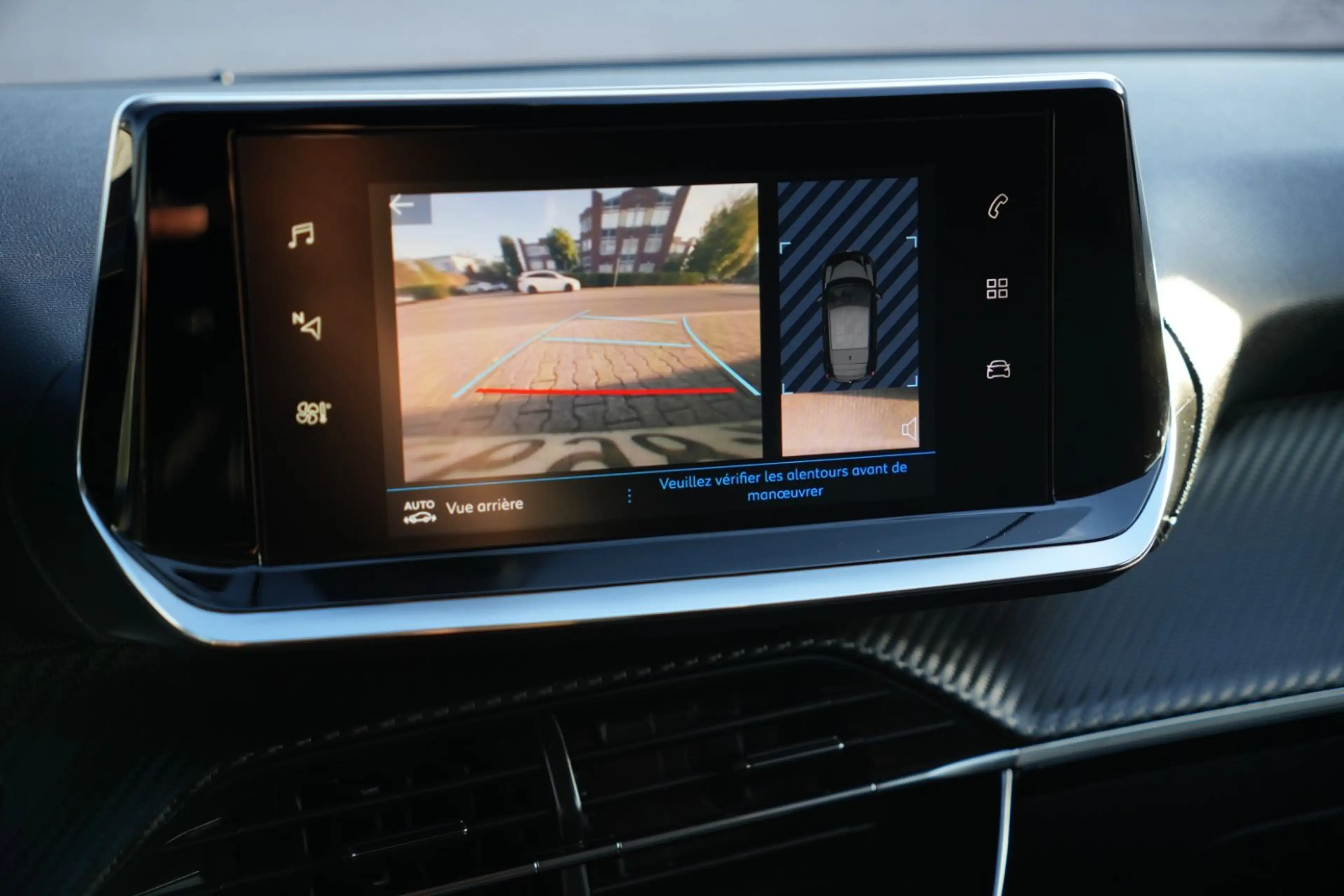 Peugeot 208 Allure Pack/KAMERA/NAVI/TÜV NEU/BLUETOOTH — photo 11