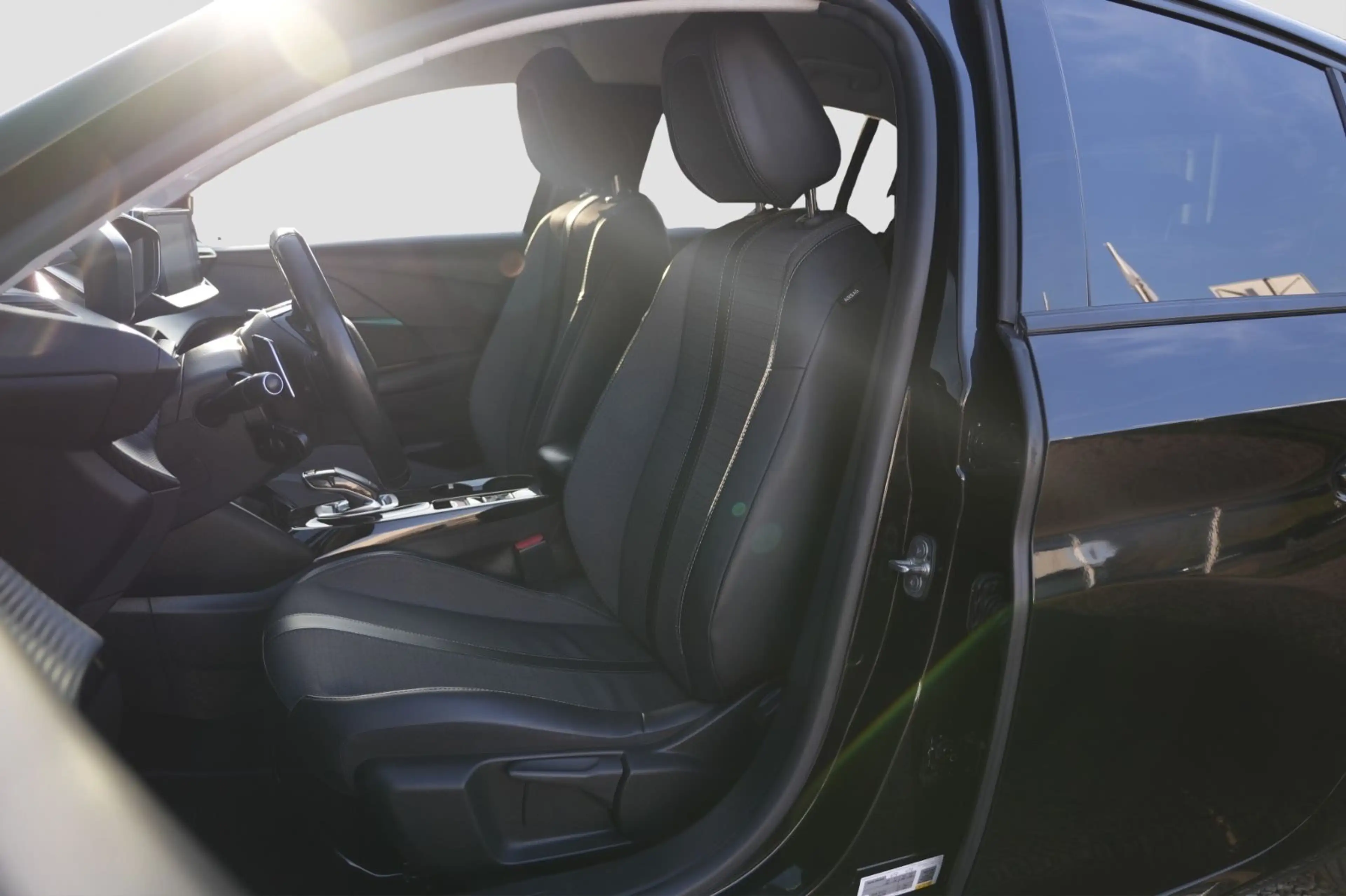 Peugeot 208 Allure Pack/KAMERA/NAVI/TÜV NEU/BLUETOOTH — photo 29