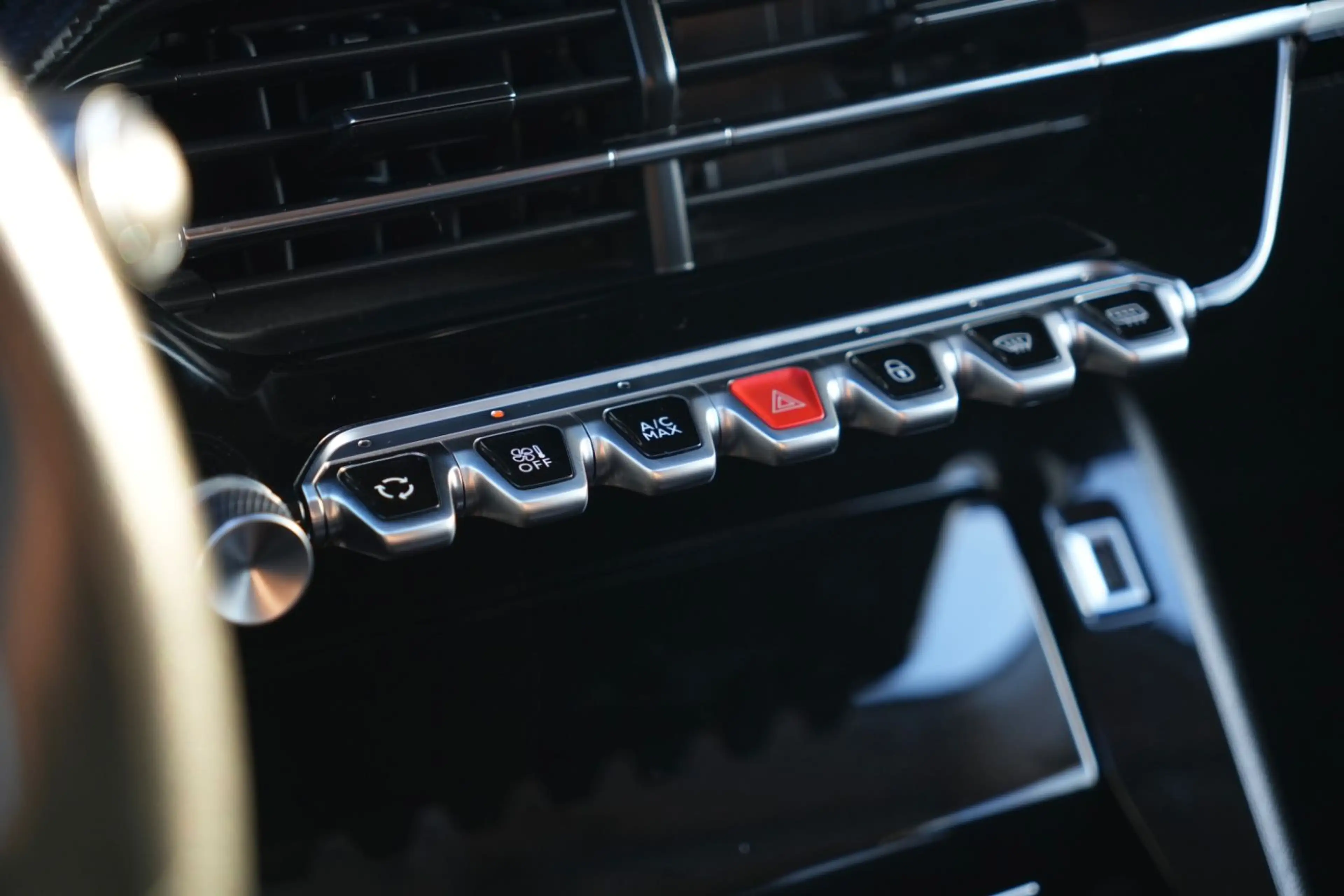 Peugeot 208 Allure Pack/KAMERA/NAVI/TÜV NEU/BLUETOOTH — photo 24