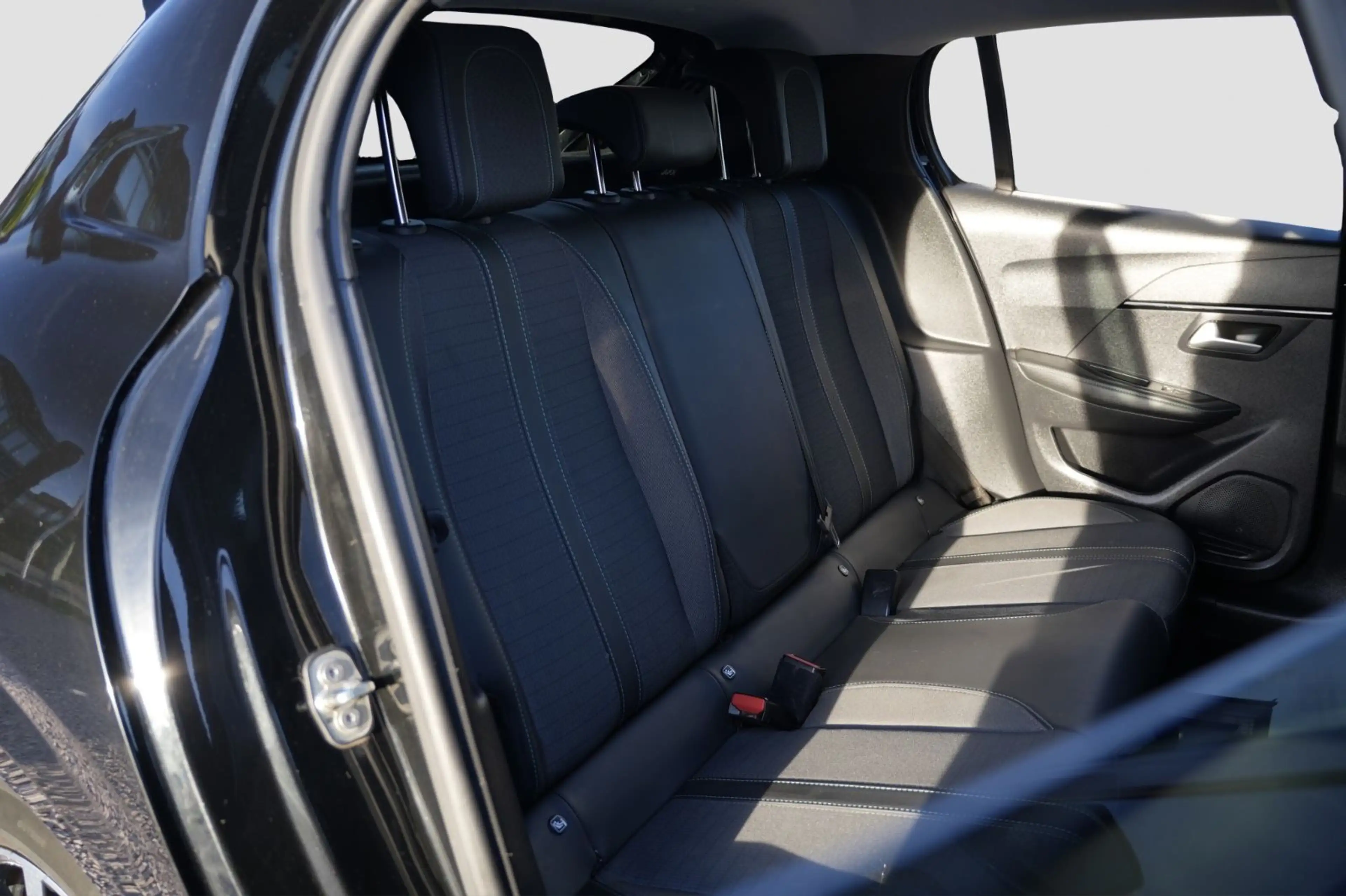 Peugeot 208 Allure Pack/KAMERA/NAVI/TÜV NEU/BLUETOOTH — photo 32