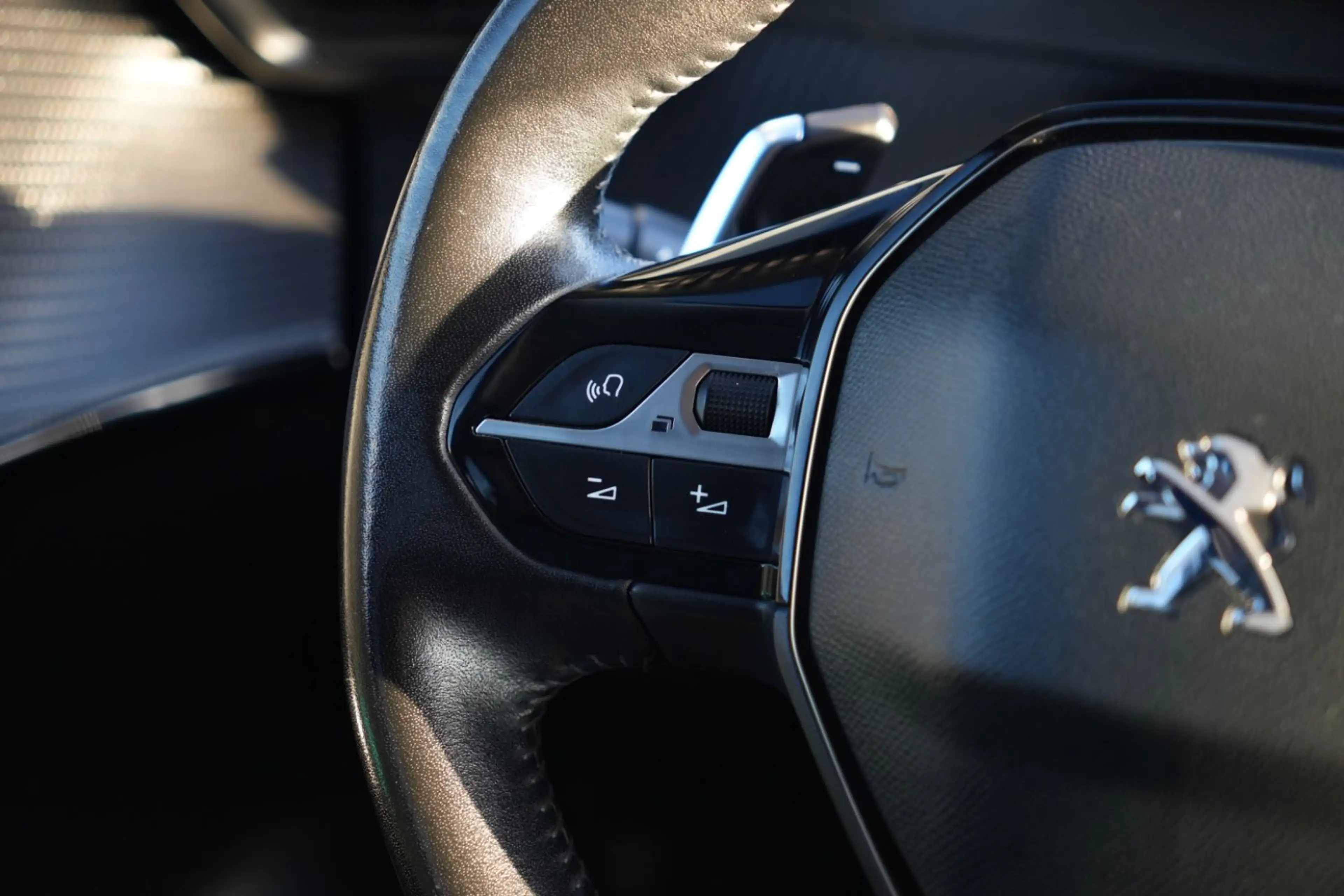 Peugeot 208 Allure Pack/KAMERA/NAVI/TÜV NEU/BLUETOOTH — photo 15