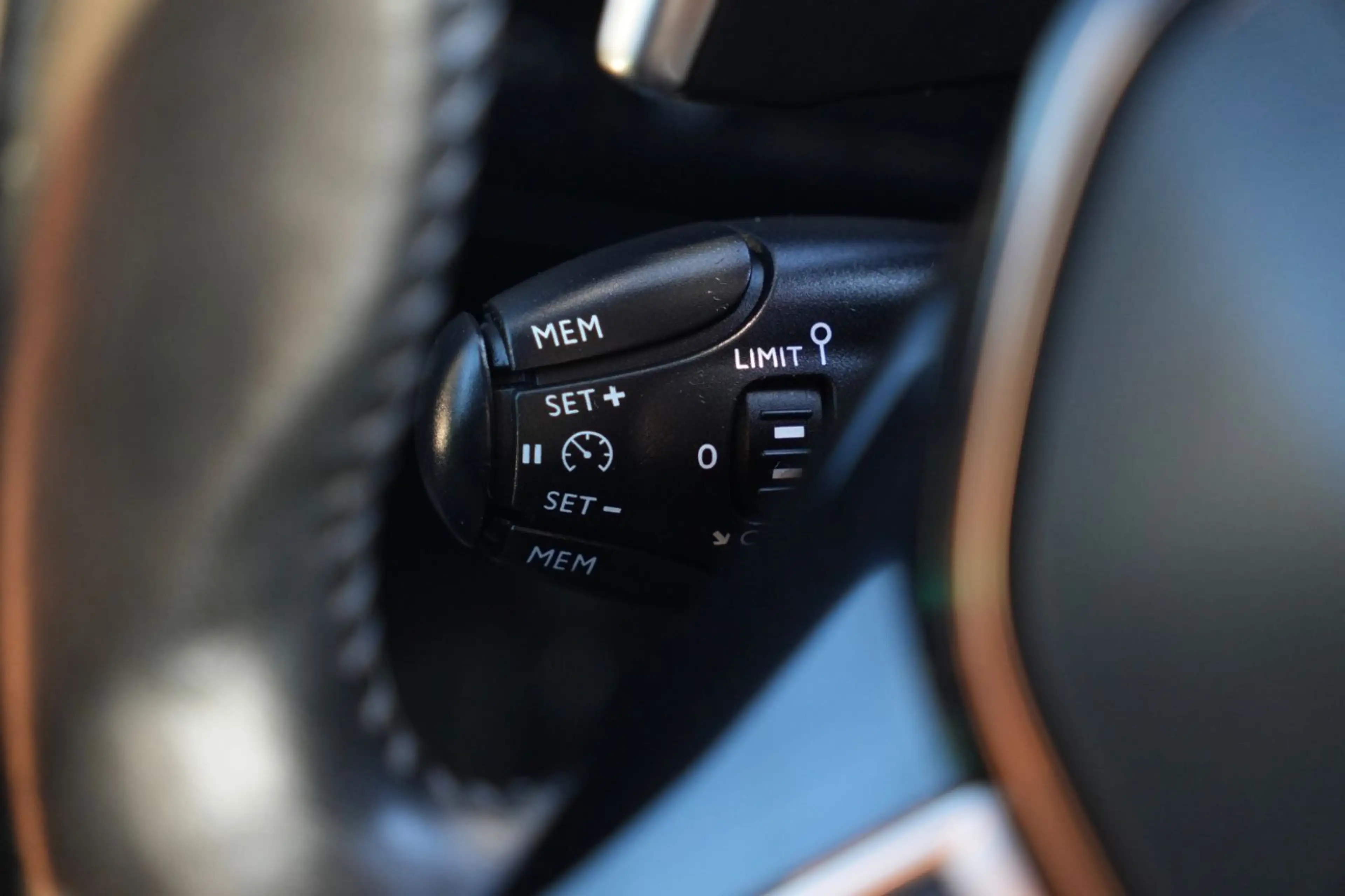 Peugeot 208 Allure Pack/KAMERA/NAVI/TÜV NEU/BLUETOOTH — photo 13