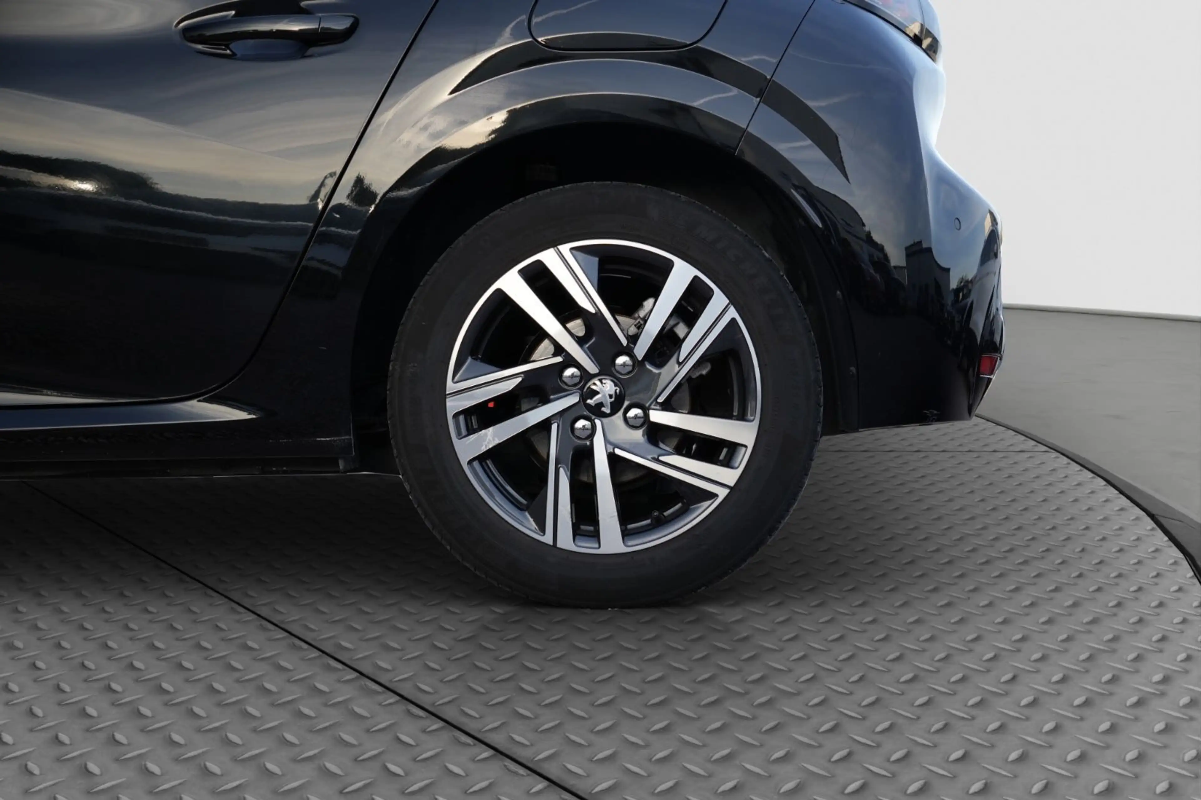 Peugeot 208 Allure Pack/KAMERA/NAVI/TÜV NEU/BLUETOOTH — photo 45