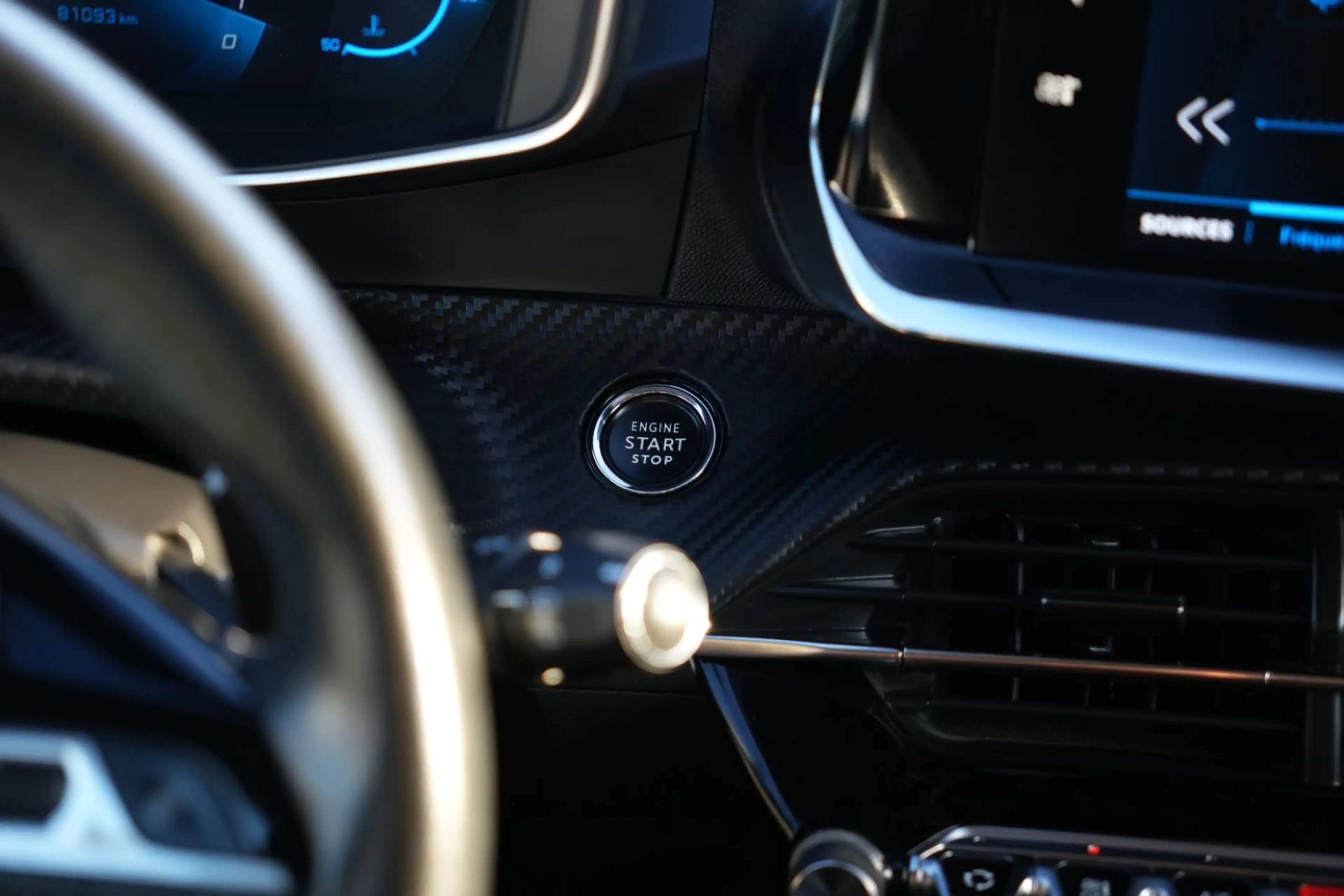 Peugeot 208 Allure Pack/KAMERA/NAVI/TÜV NEU/BLUETOOTH — photo 18