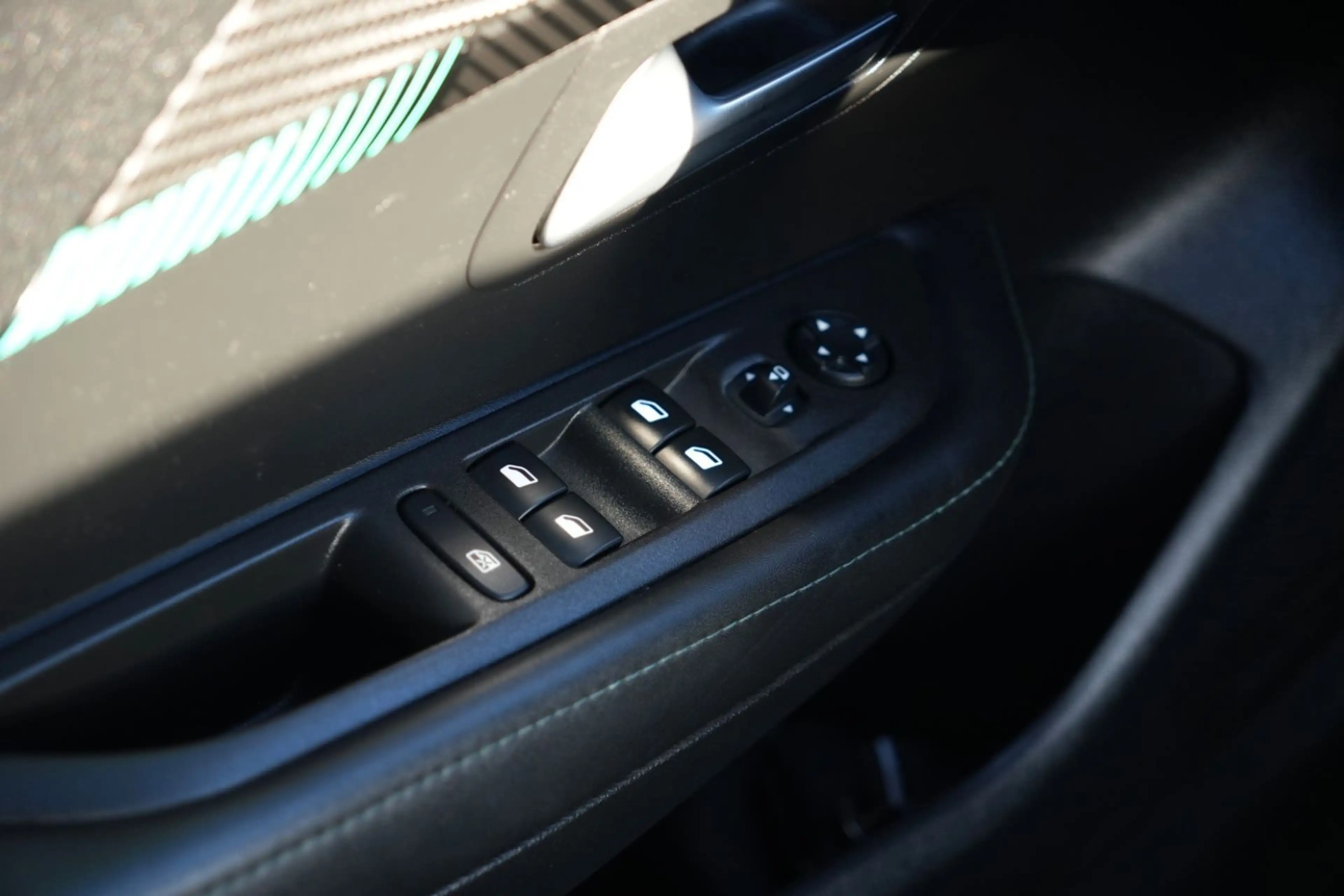 Peugeot 208 Allure Pack/KAMERA/NAVI/TÜV NEU/BLUETOOTH — photo 28