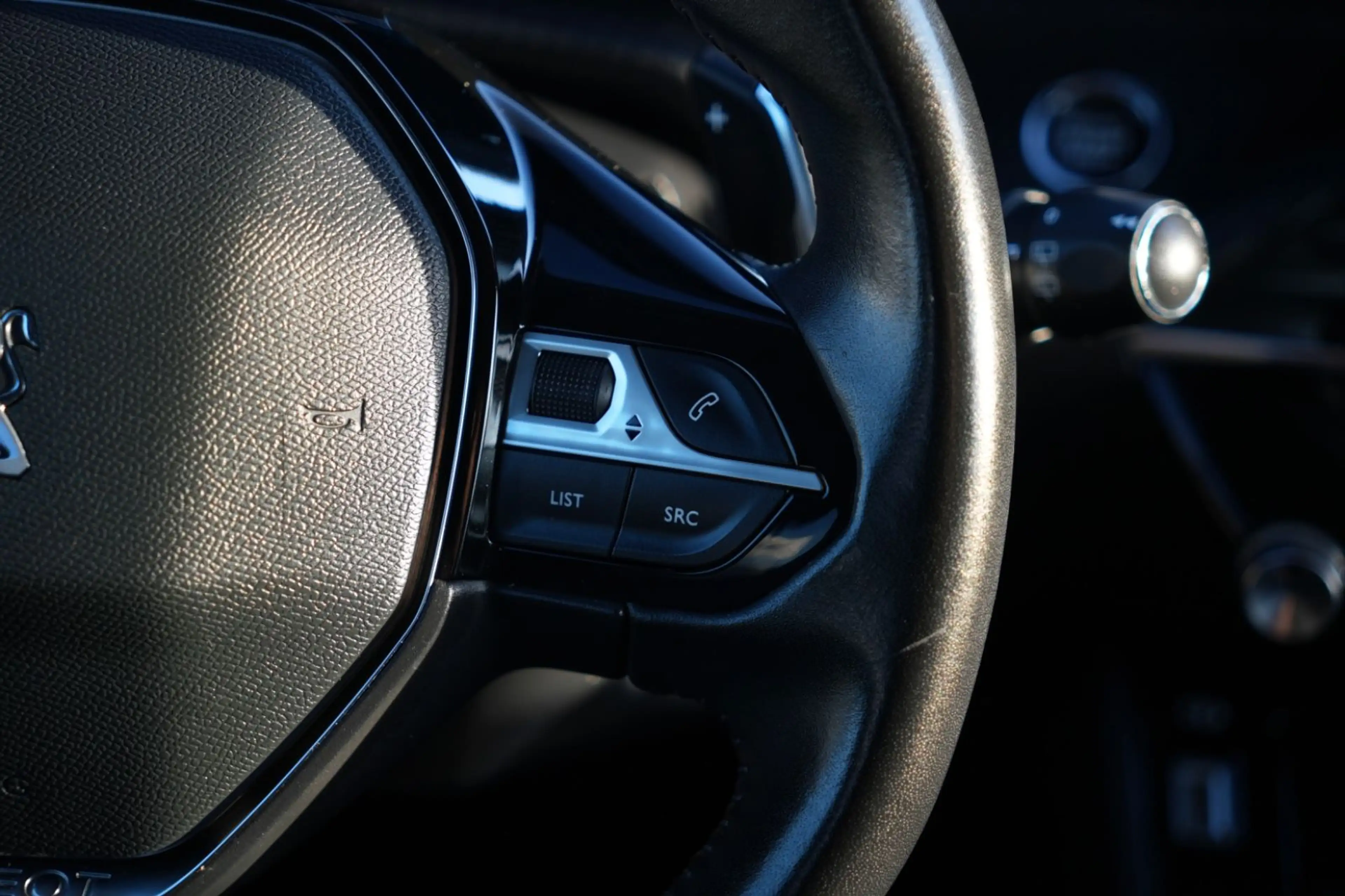 Peugeot 208 Allure Pack/KAMERA/NAVI/TÜV NEU/BLUETOOTH — photo 16