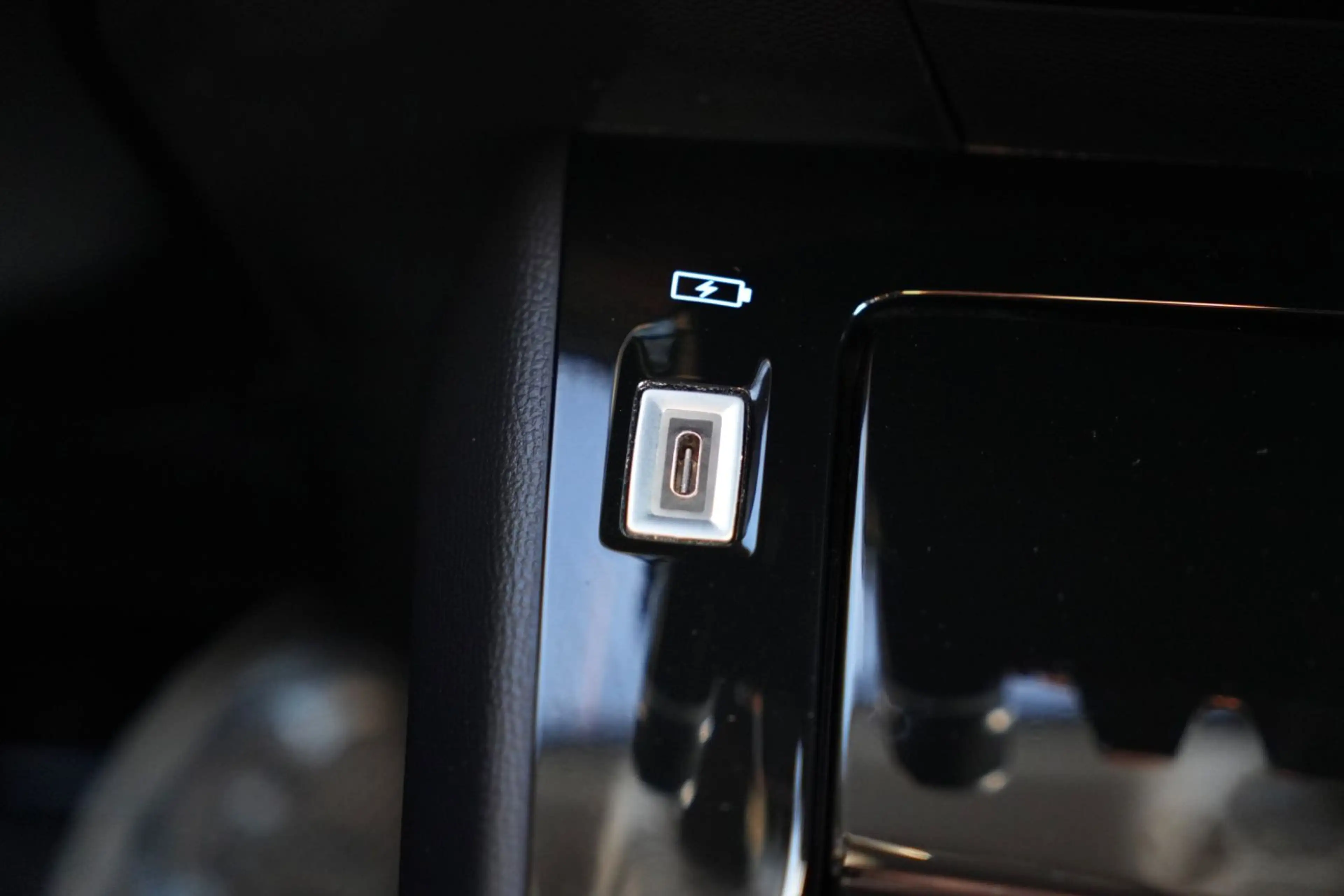 Peugeot 208 Allure Pack/KAMERA/NAVI/TÜV NEU/BLUETOOTH — photo 25