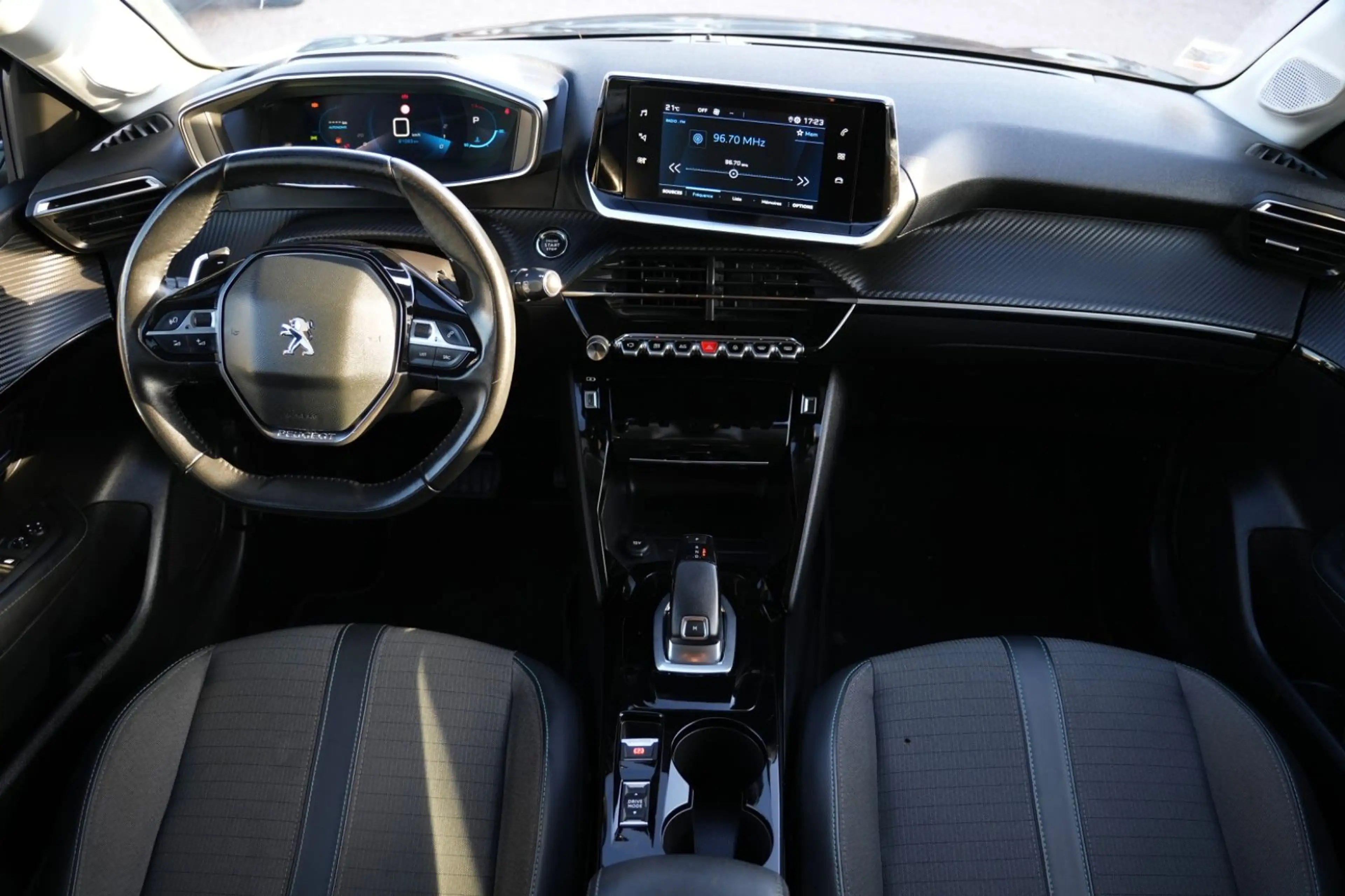 Peugeot 208 Allure Pack/KAMERA/NAVI/TÜV NEU/BLUETOOTH — photo 9