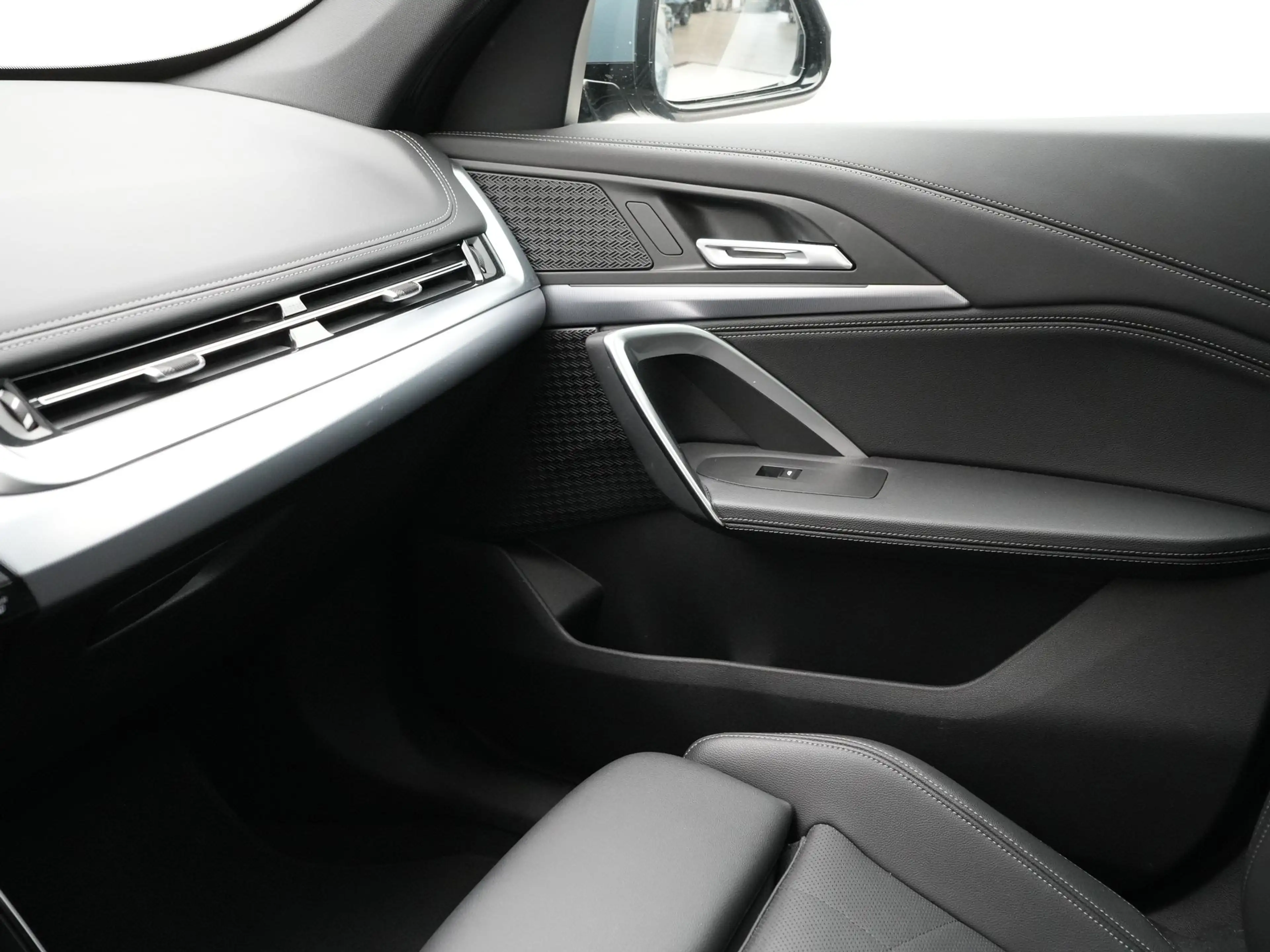 BMW iX1 xDrive30 Launch Edition 67 kWh Accu conditie 99% — photo 15