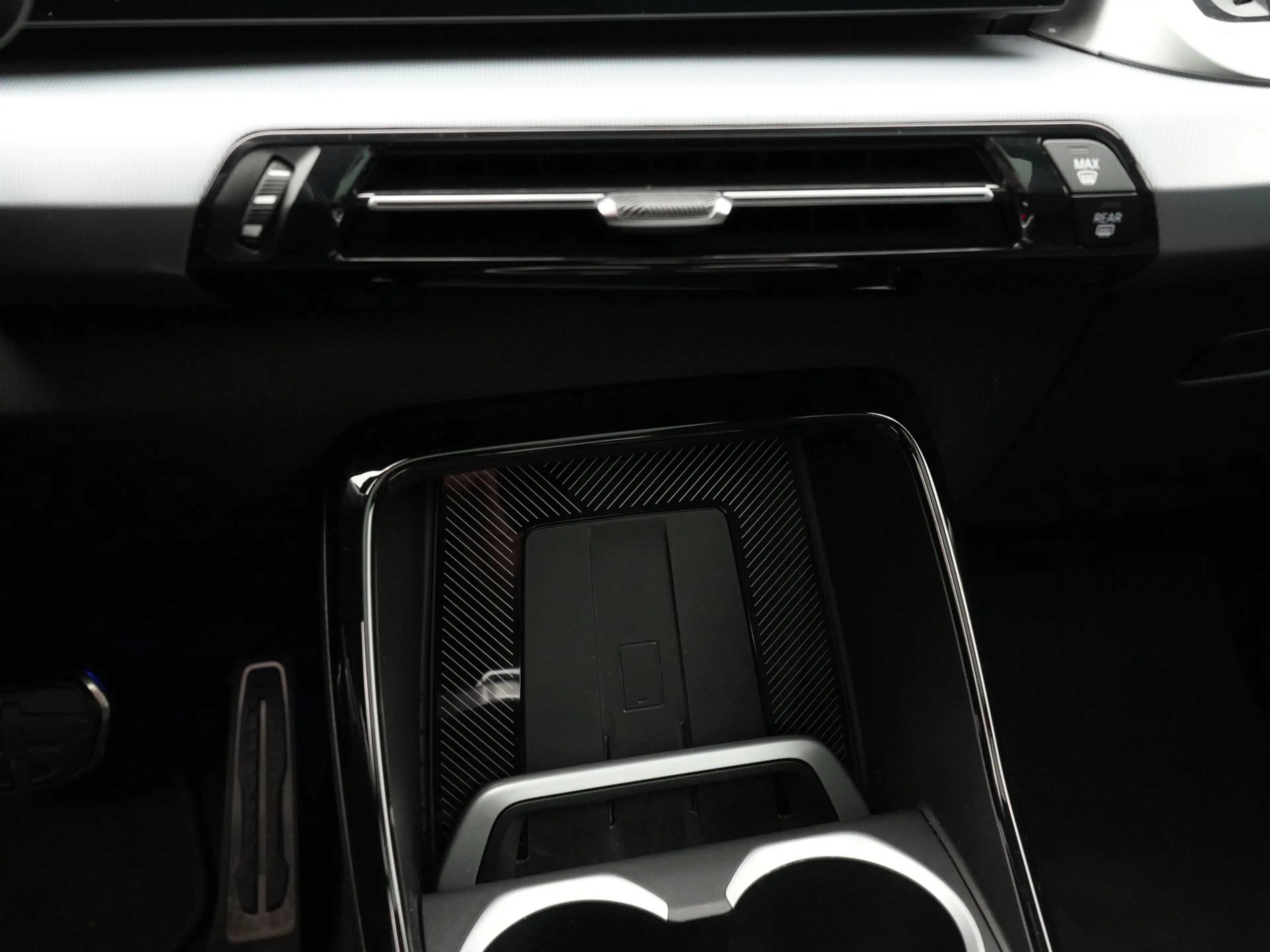 BMW iX1 xDrive30 Launch Edition 67 kWh Accu conditie 99% — photo 14