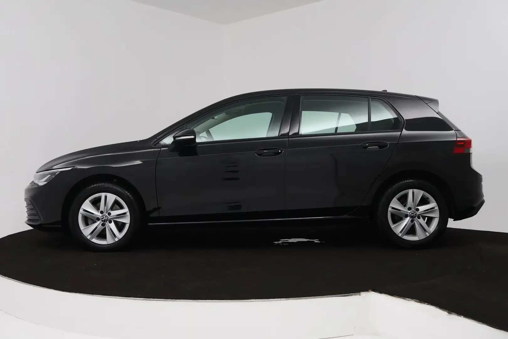 Volkswagen Golf 1.0 TSI Life (PARKEERSENSOREN, CAMERA, SFEER, CRUI Zwart - 2