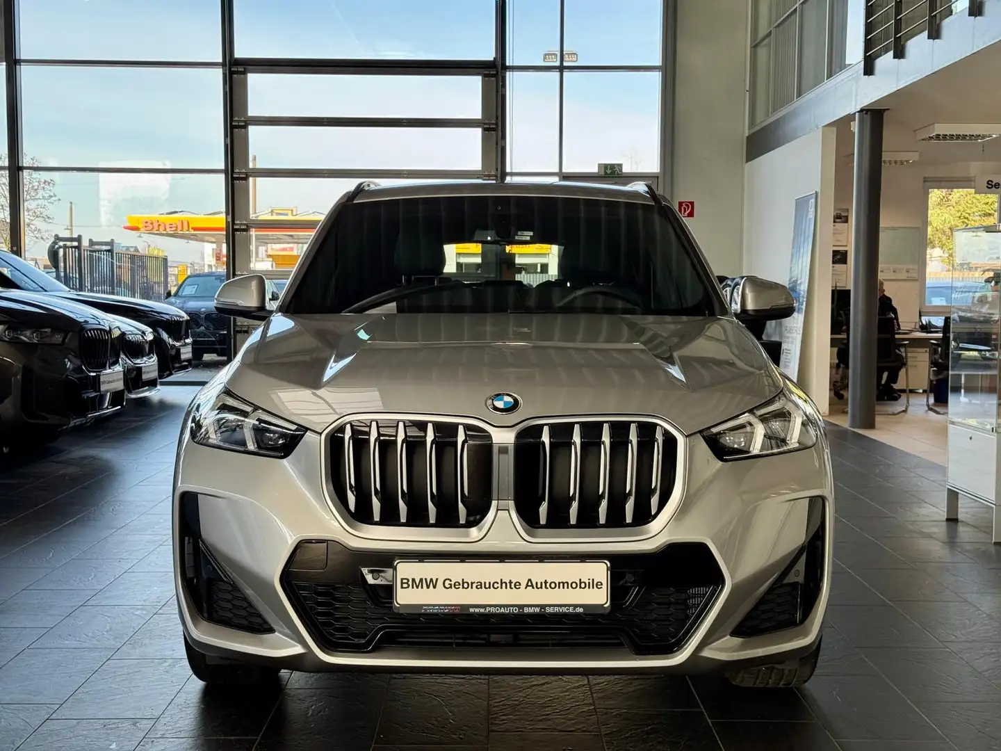 BMW X1 18i sDrive M Sport A-LED/AHK/Komf.Zg*Shadow Gris - 2