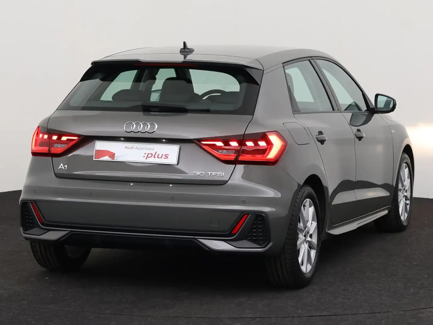 Audi A1 Sportback S-Line 30 TFSI  116 PK S-tronic / Cruise Grijs - 2