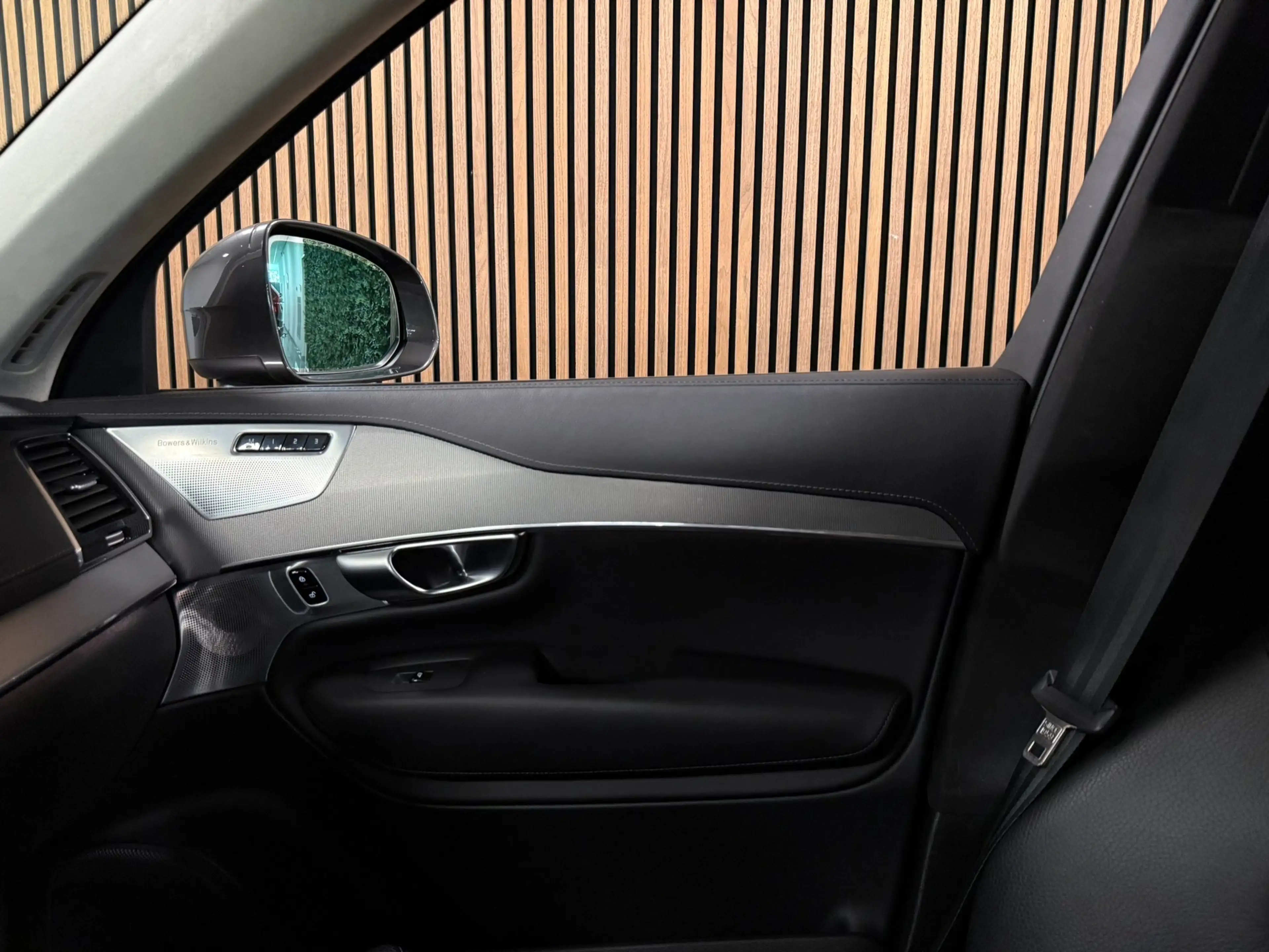 Volvo XC90 T8 AWD Recharge Ultra Ultimate Bright | Bowers & W — photo 37