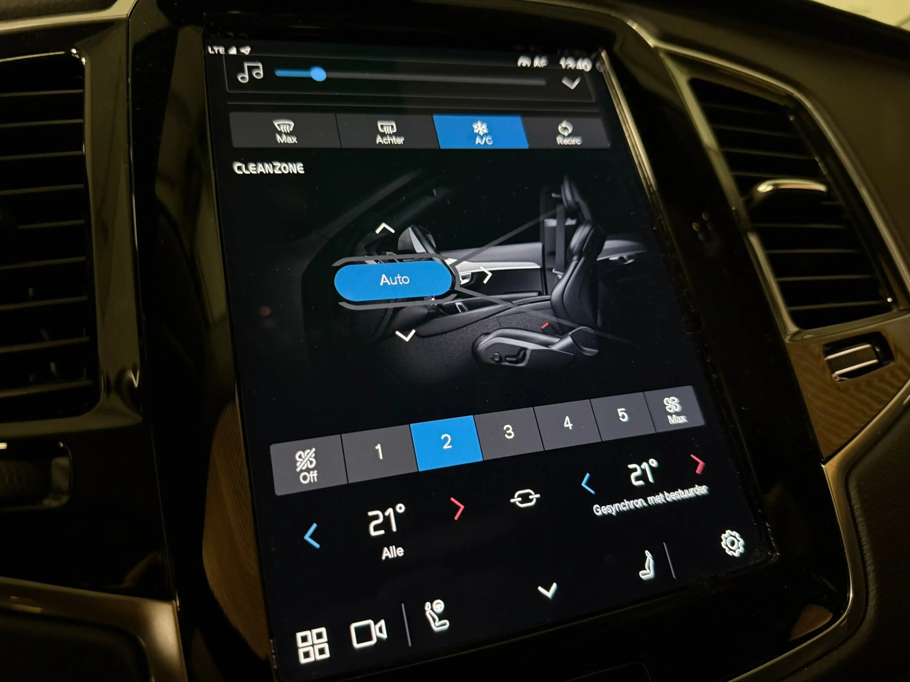 Volvo XC90 T8 AWD Recharge Ultra Ultimate Bright | Bowers & W — photo 30