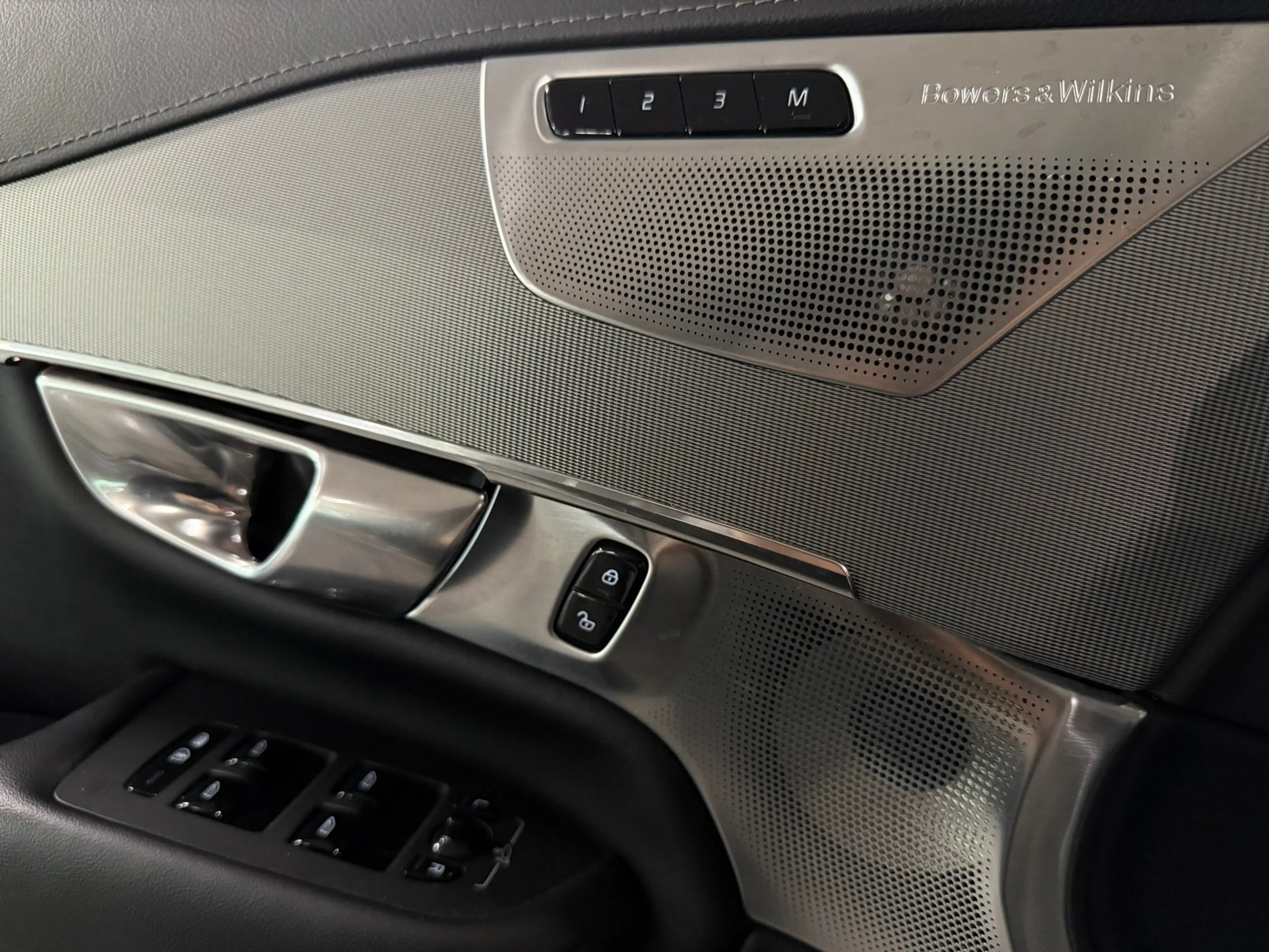 Volvo XC90 T8 AWD Recharge Ultra Ultimate Bright | Bowers & W — photo 41