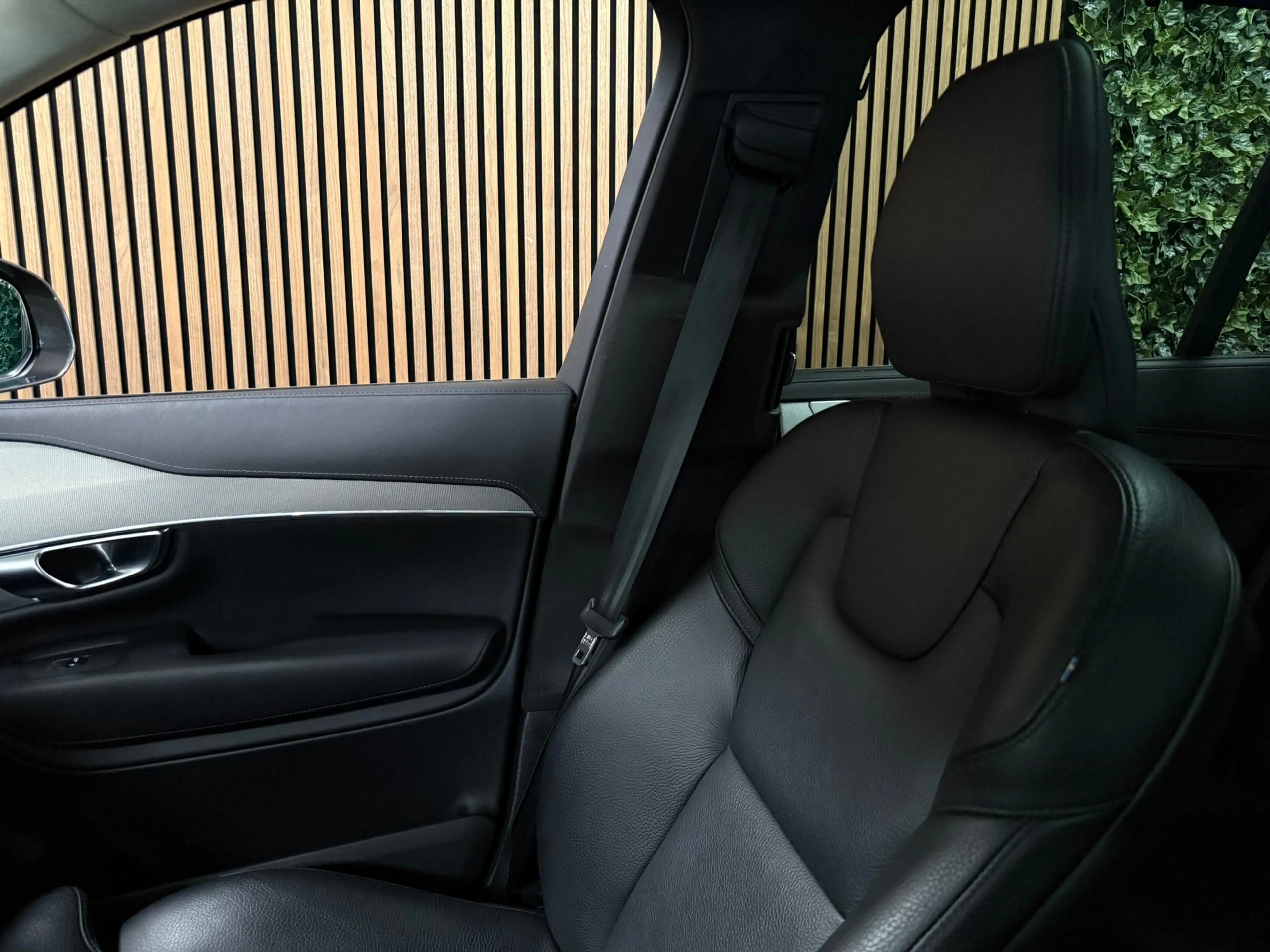 Volvo XC90 T8 AWD Recharge Ultra Ultimate Bright | Bowers & W — photo 38
