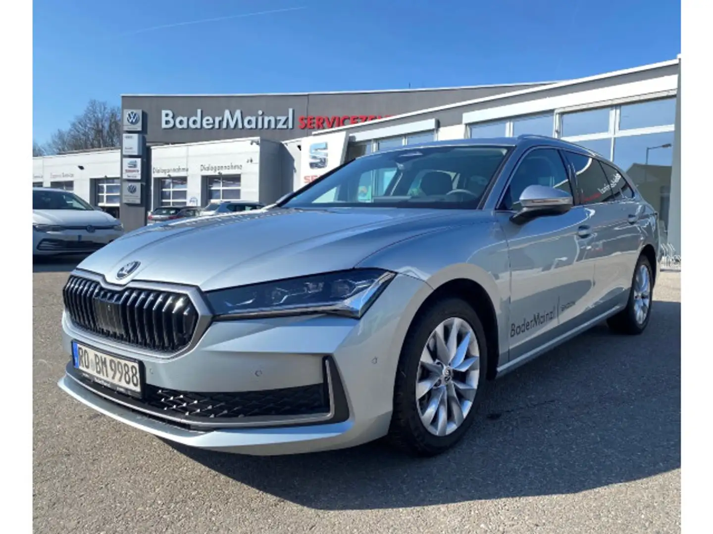Skoda Superb Combi 2.0 TDI DSG L&K Pano AHK 360 Matrix Silber - 2