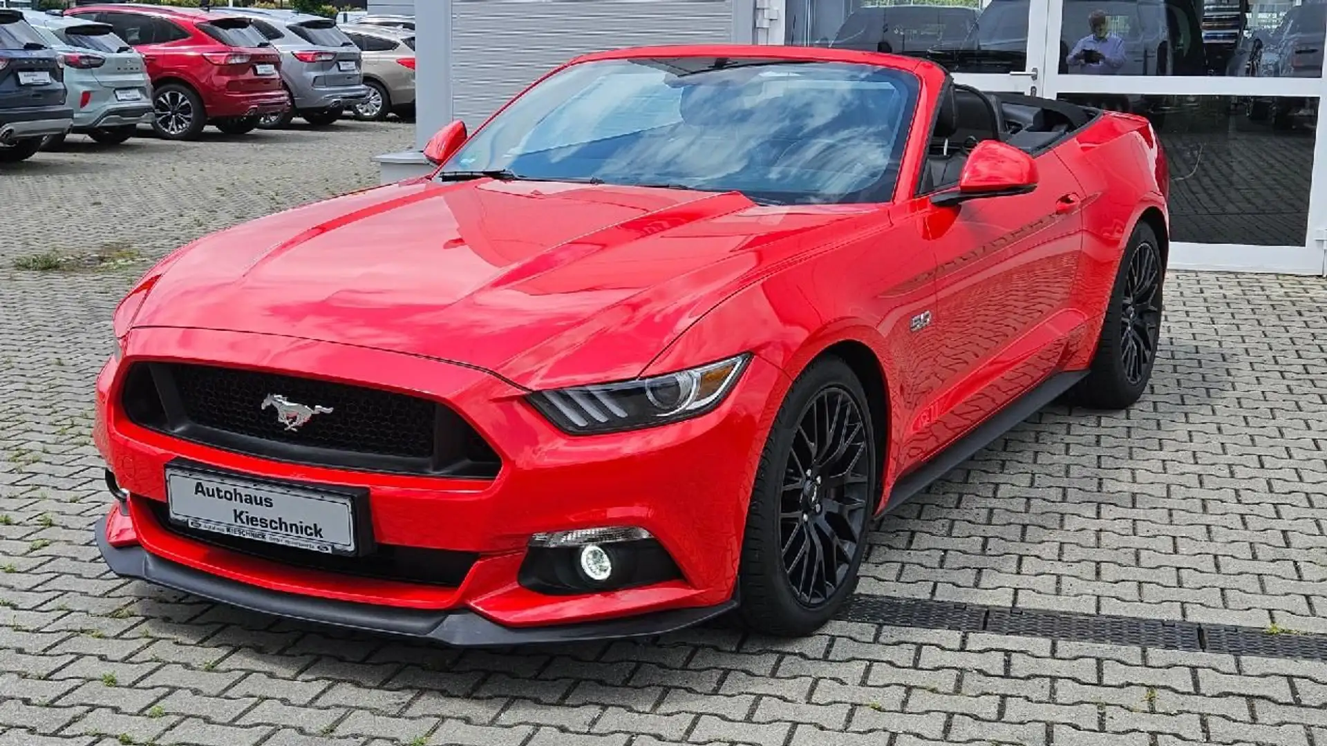 Ford Mustang GT Convertible Rot - 1