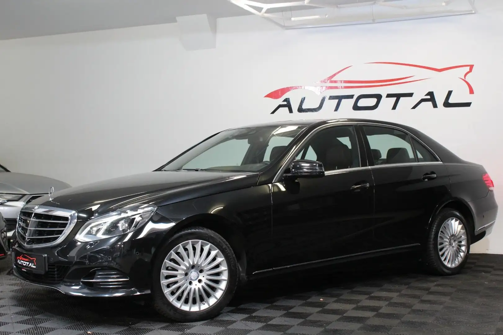 Mercedes-Benz E 300 *Limousine*Hybrid*360 Kamera*Spur & ToTwin. Schwarz - 2