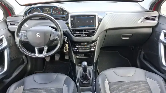 Peugeot 2008 view 11
