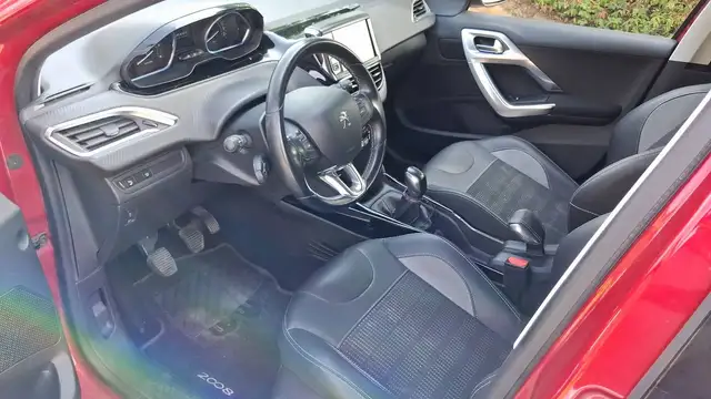 Peugeot 2008 view 8