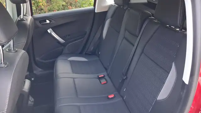 Peugeot 2008 view 9