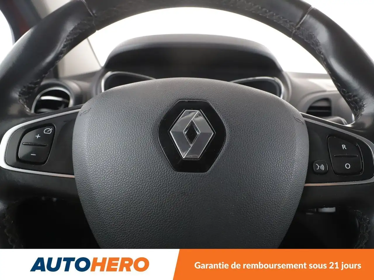 Renault Captur — photo 19
