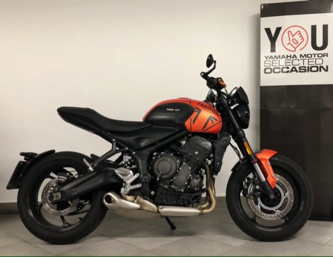 Triumph Trident 660 Naked Arancione - 1