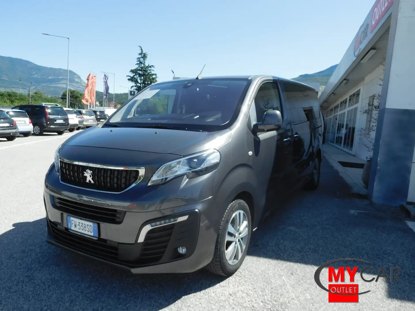 Peugeot Traveller BlueHDi 180cv S&S EAT8 Standard Allure Pack 8 POST Grigio - 1