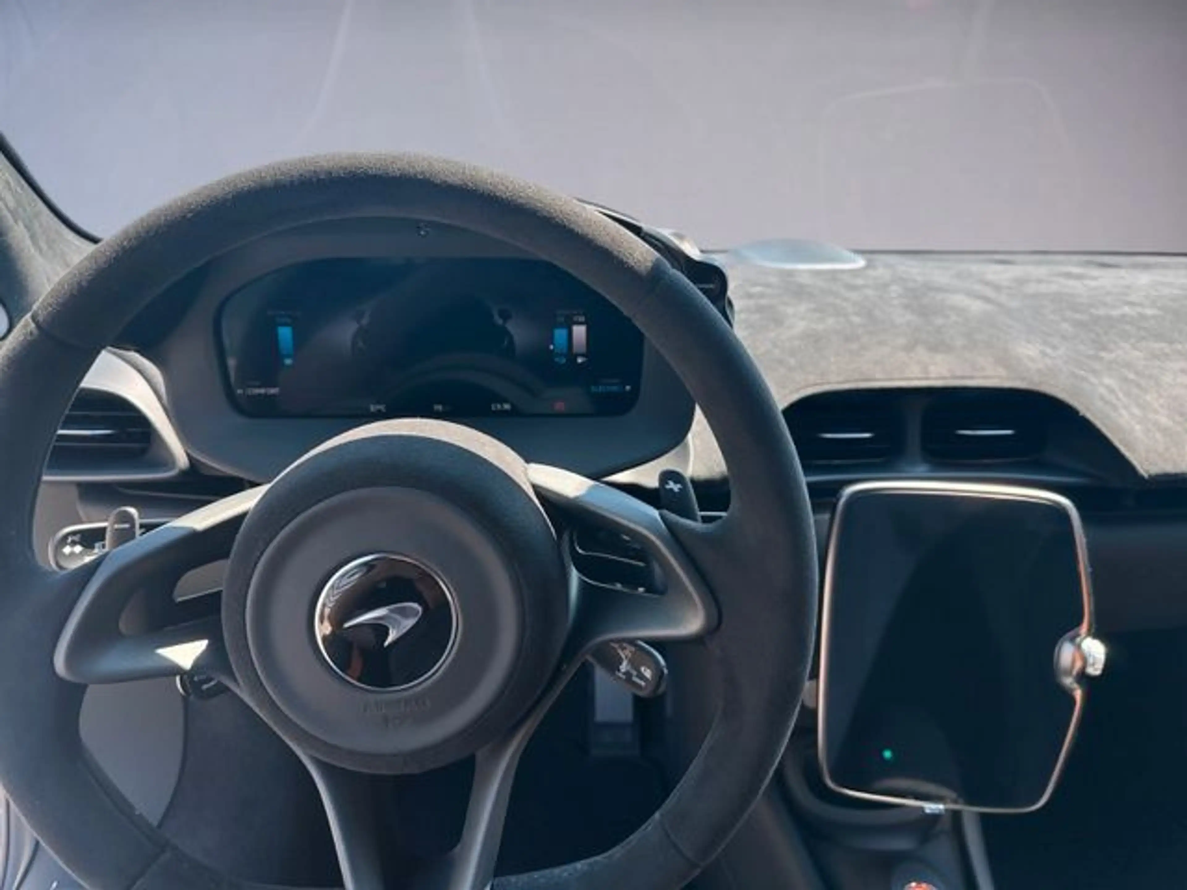 McLaren Artura Cosmos Black / B&W / Stealth — photo 9