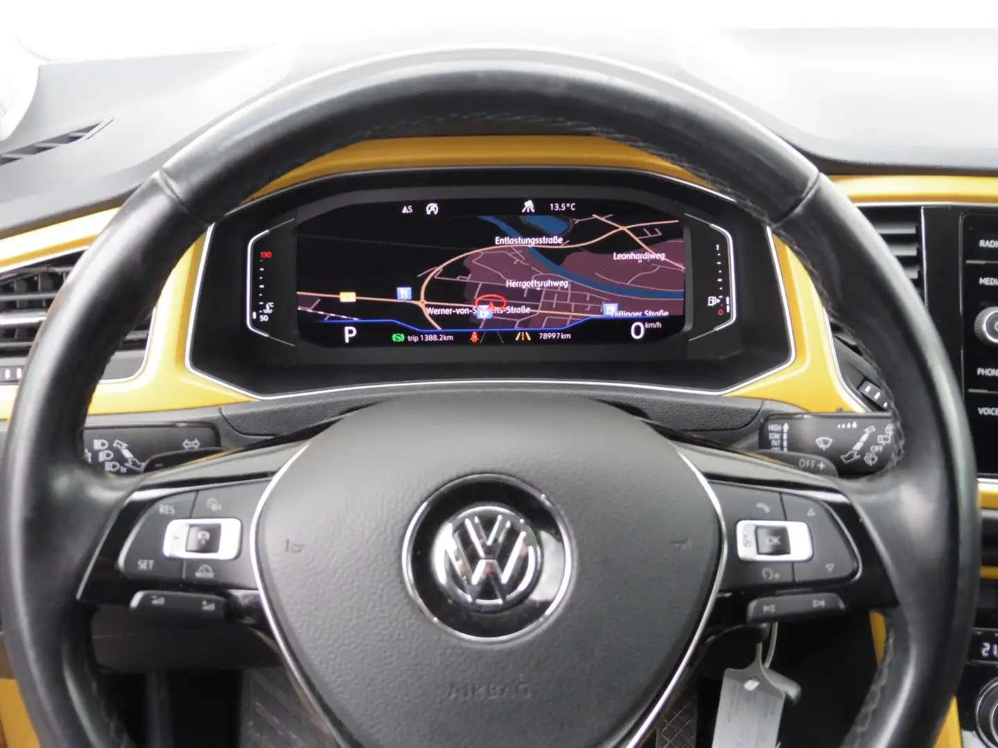 Volkswagen T-Roc 2.0 TDI DSG 4MOTION LED Virtual HiFi Pano Gelb - 2