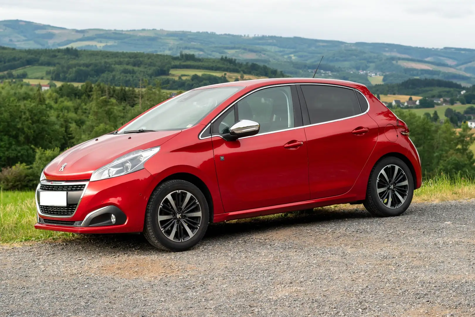 Peugeot 208 Tech Edition Rot - 1