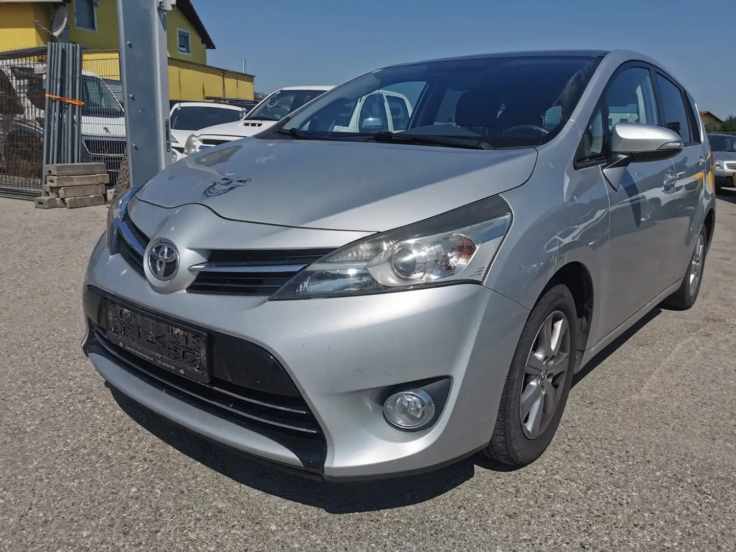 Toyota Verso Verso 1,6 D-4D Lounge Lounge Silber - 1