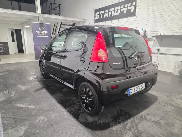 Peugeot 107 1er propriétaire Carnet entretien complet