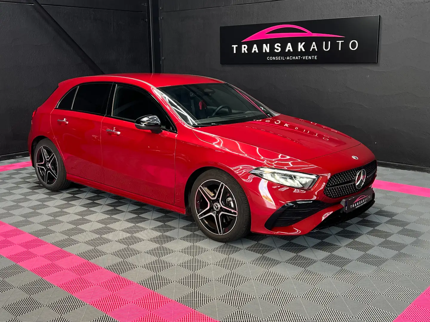 Mercedes-Benz A 180 A 180 AMG Line Rouge - 1