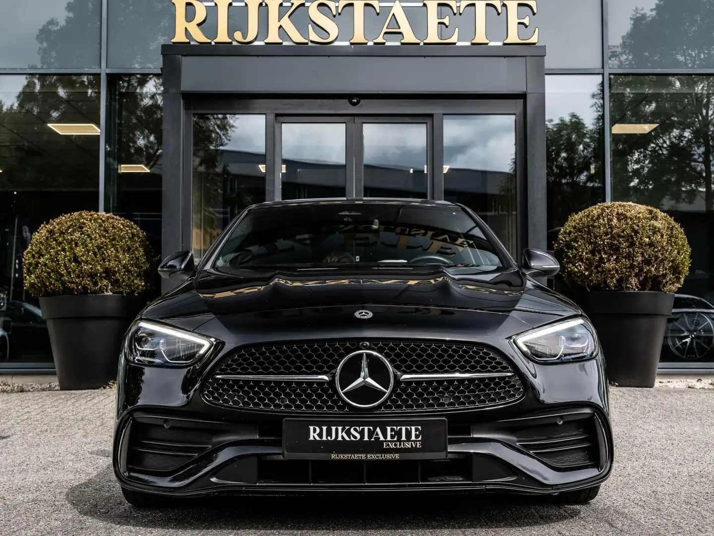 Mercedes-Benz C 200 C200 AMG|PANO|LEDER|CAMERA|ACC|SFEERV.|19' Zwart - 2