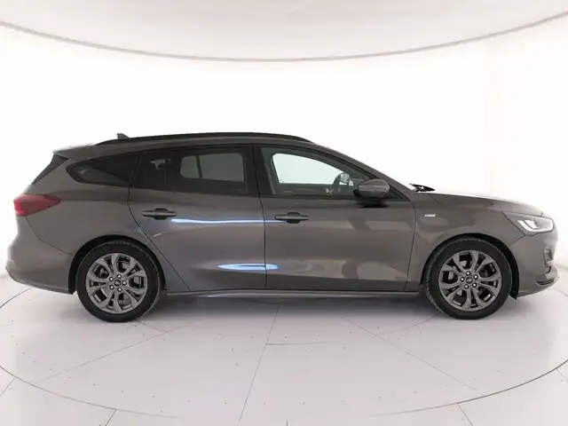 Ford Focus view 3