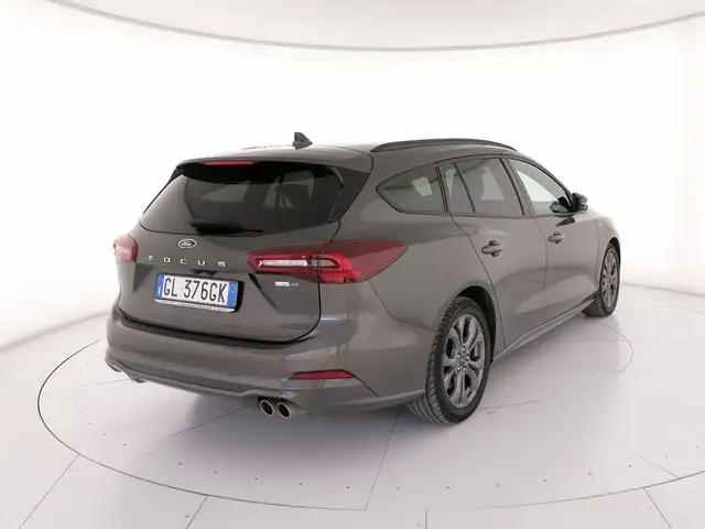 Ford Focus view 2