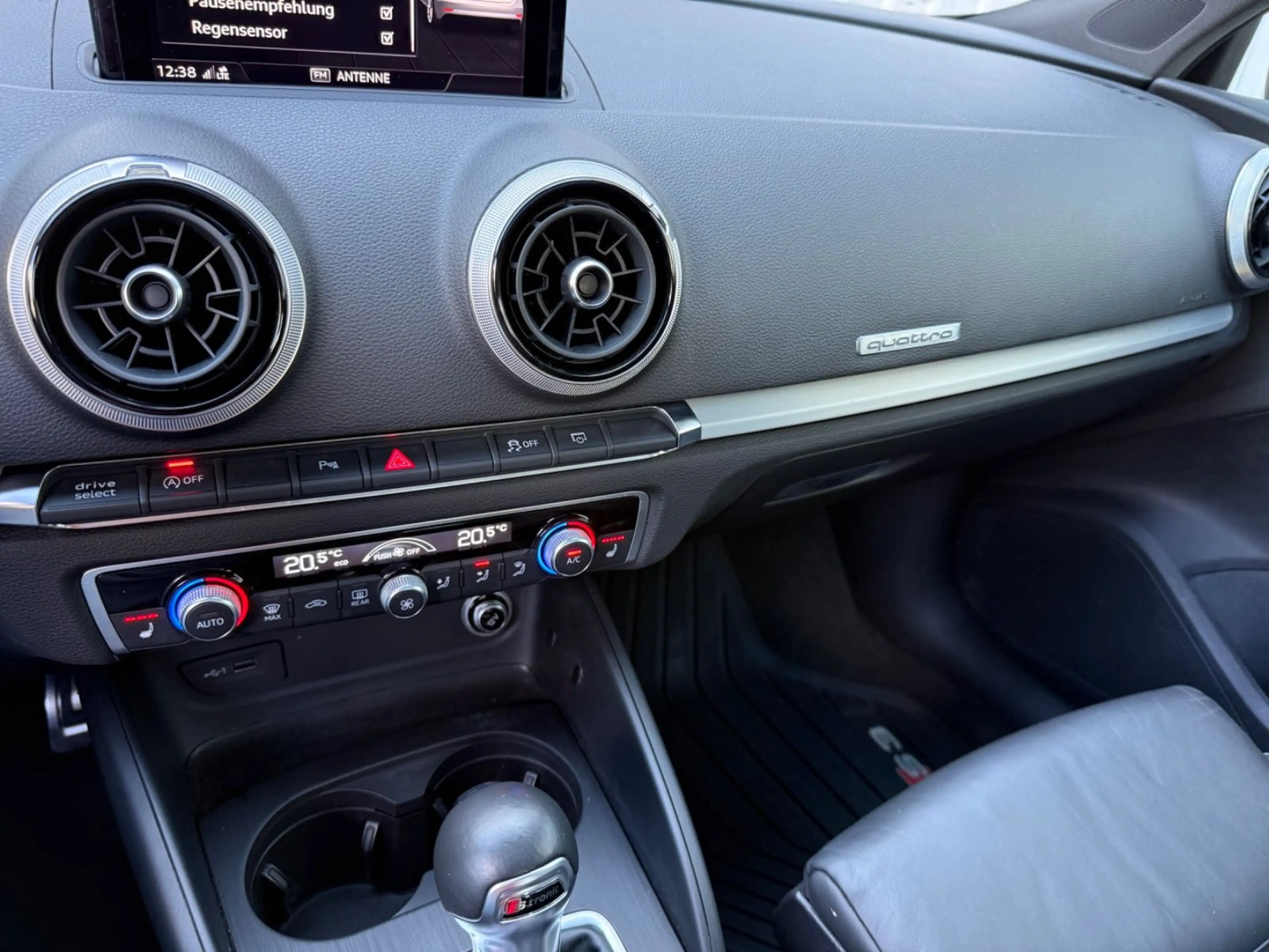 Audi S3 Sportback 2.0 TFSI quattro*Panorama*LED — photo 13