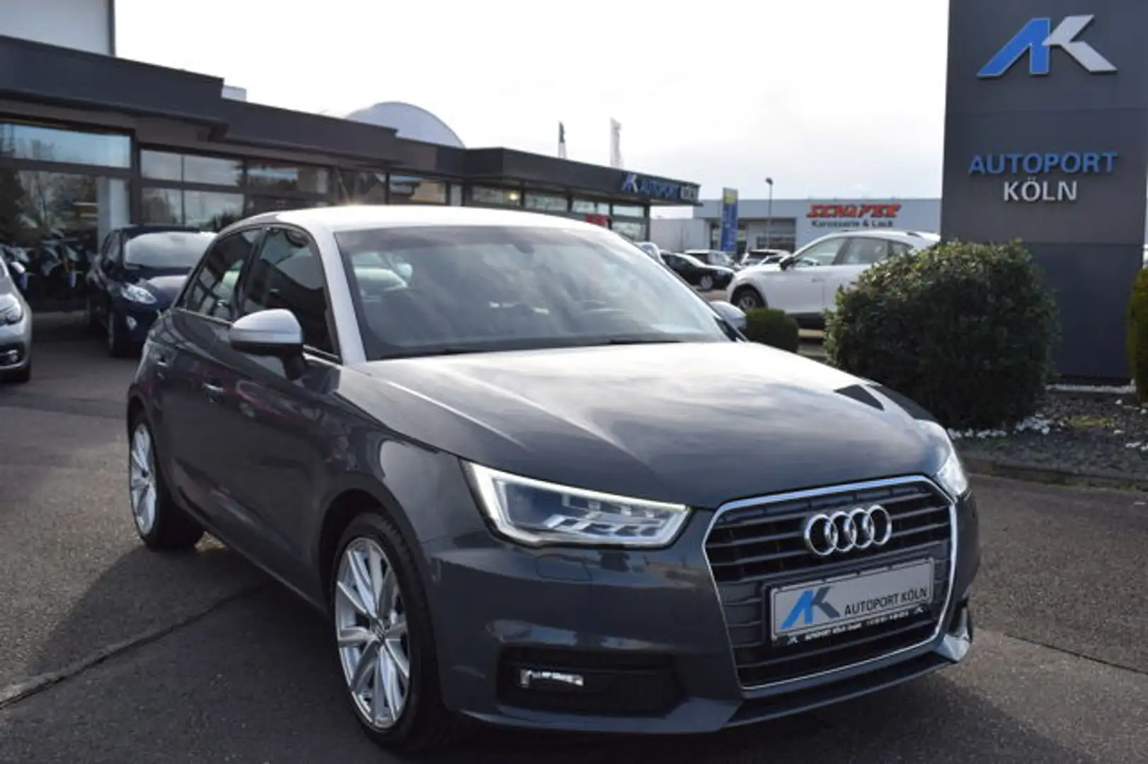 Audi A1 1,4 TSI Sportback design * XENON * NAVI Grau - 1
