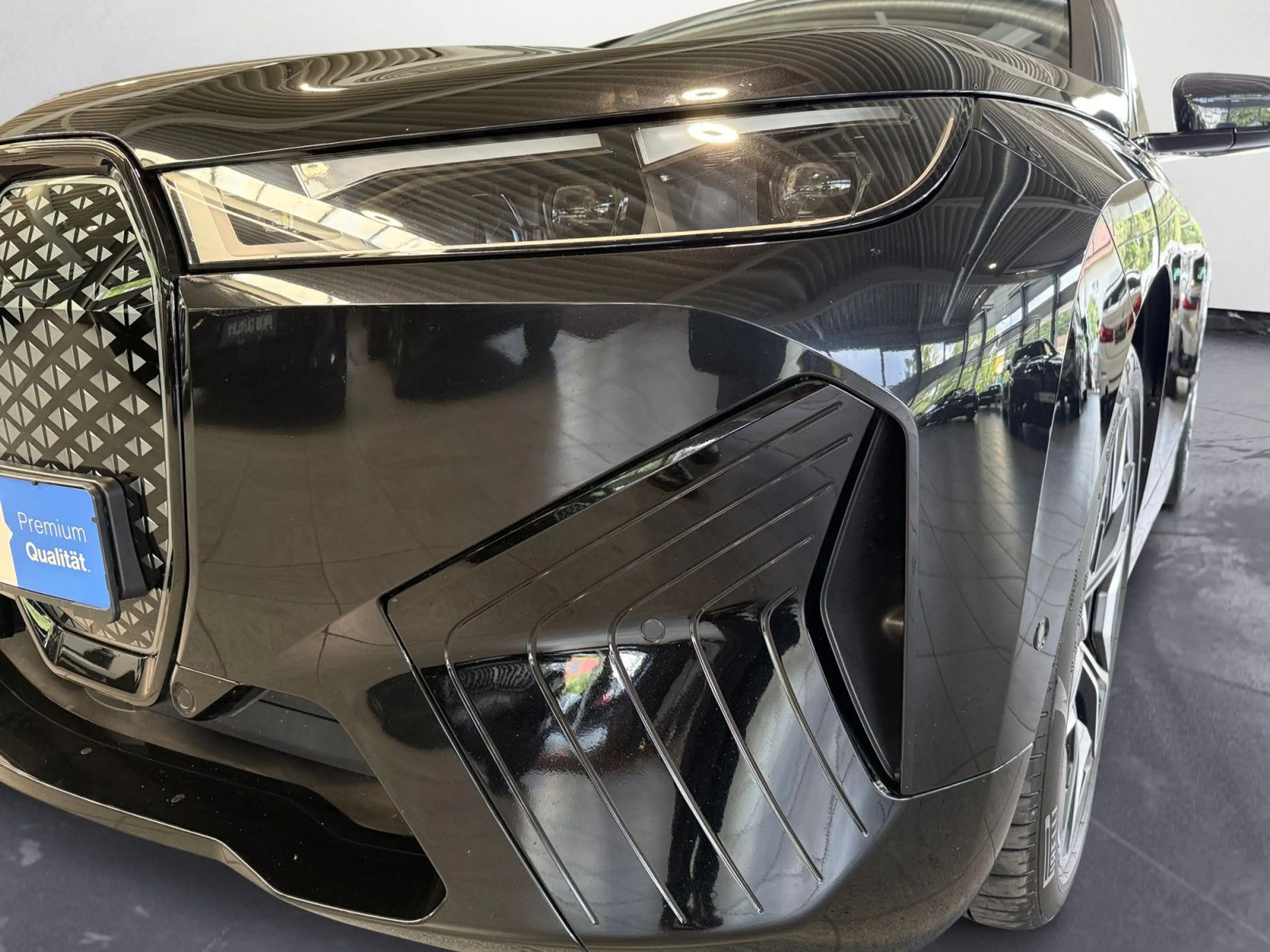BMW iX xDrive40 Edition Sport Pano AHK Soft-Close 22 — photo 14