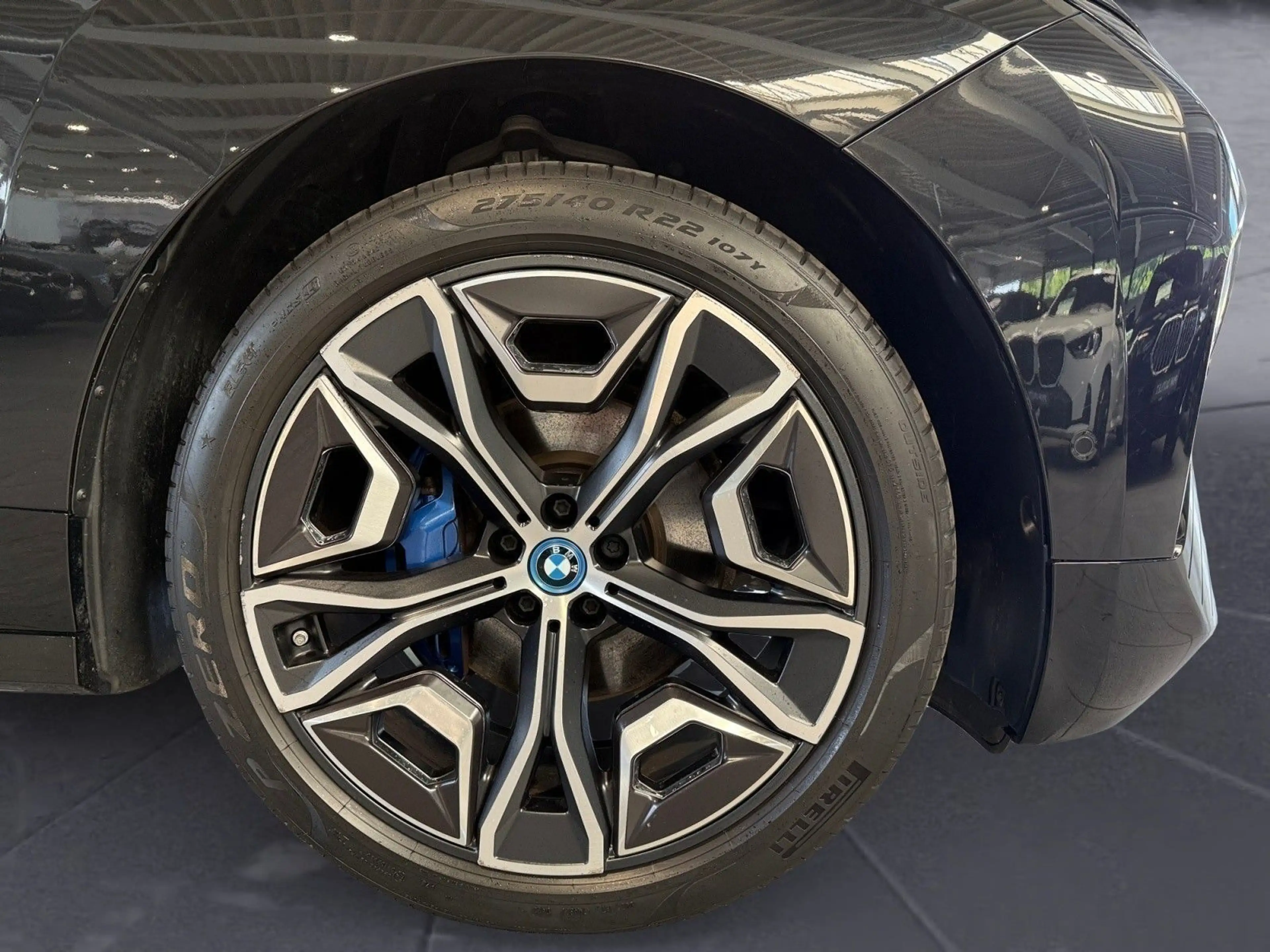 BMW iX xDrive40 Edition Sport Pano AHK Soft-Close 22 — photo 13