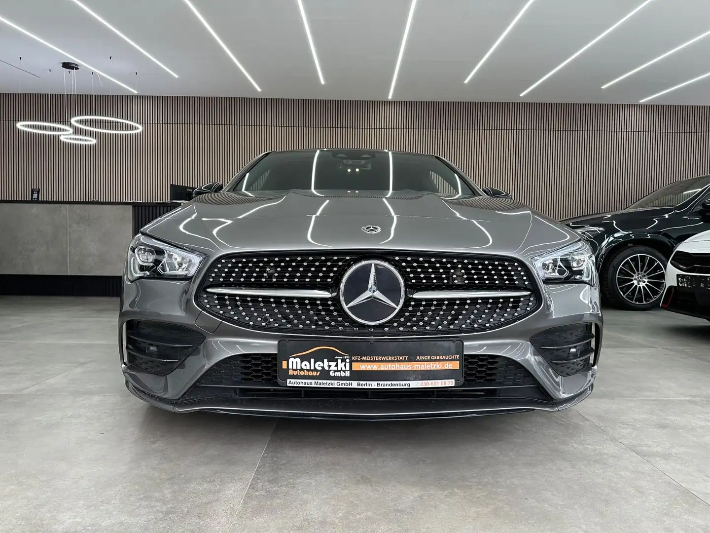 Mercedes-Benz CLA 200 Shooting Brake AMG*Kamera*Panorama*SHZ* Grau - 2