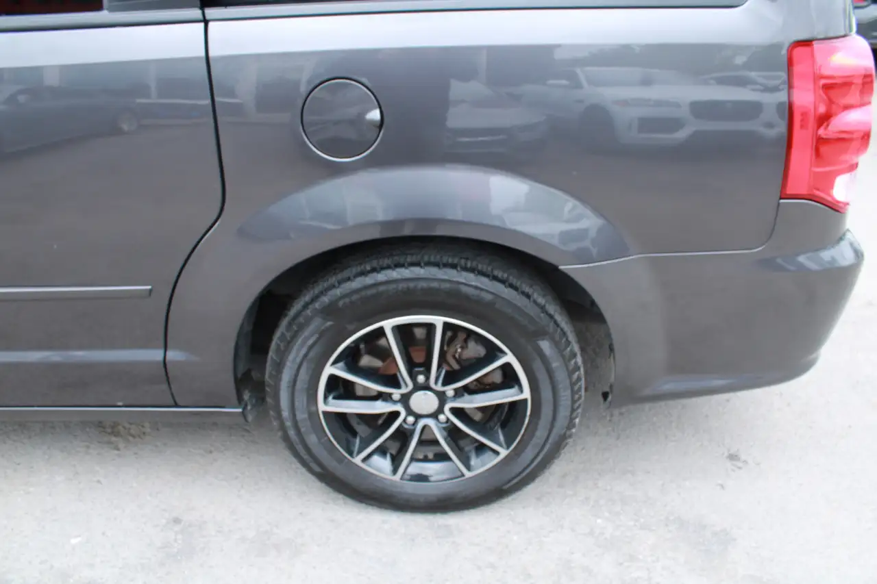 Dodge Grand Caravan photo Dodge Grand Caravan