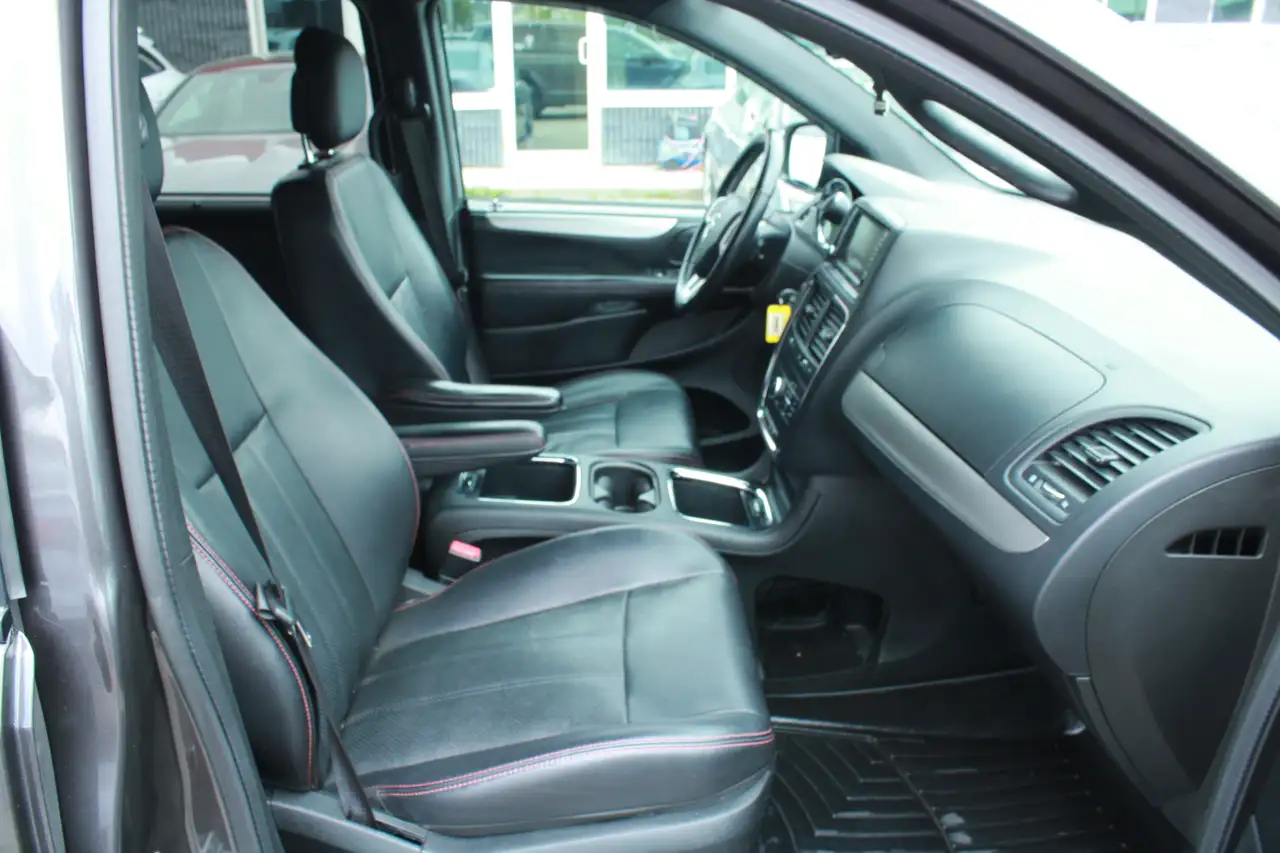 Dodge Grand Caravan photo Dodge Grand Caravan